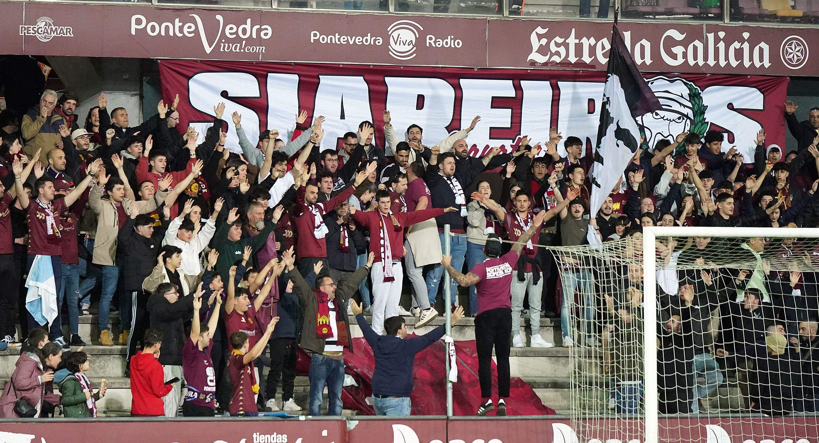 Partido entre Pontevedra CF e CD Numancia en Pasarón