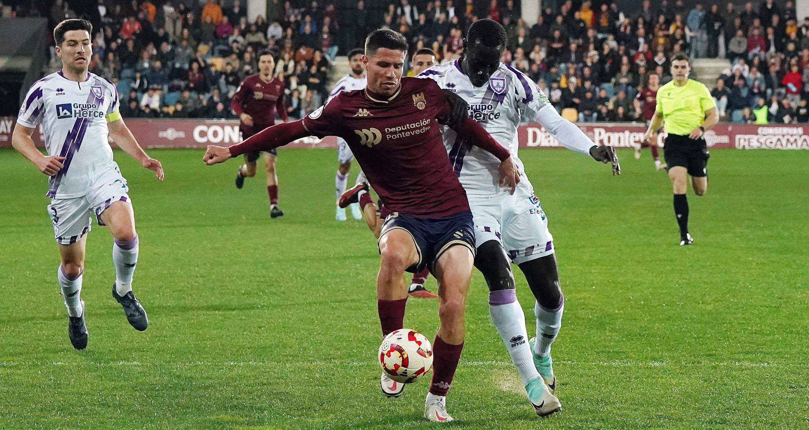 Partido entre Pontevedra CF e CD Numancia en Pasarón