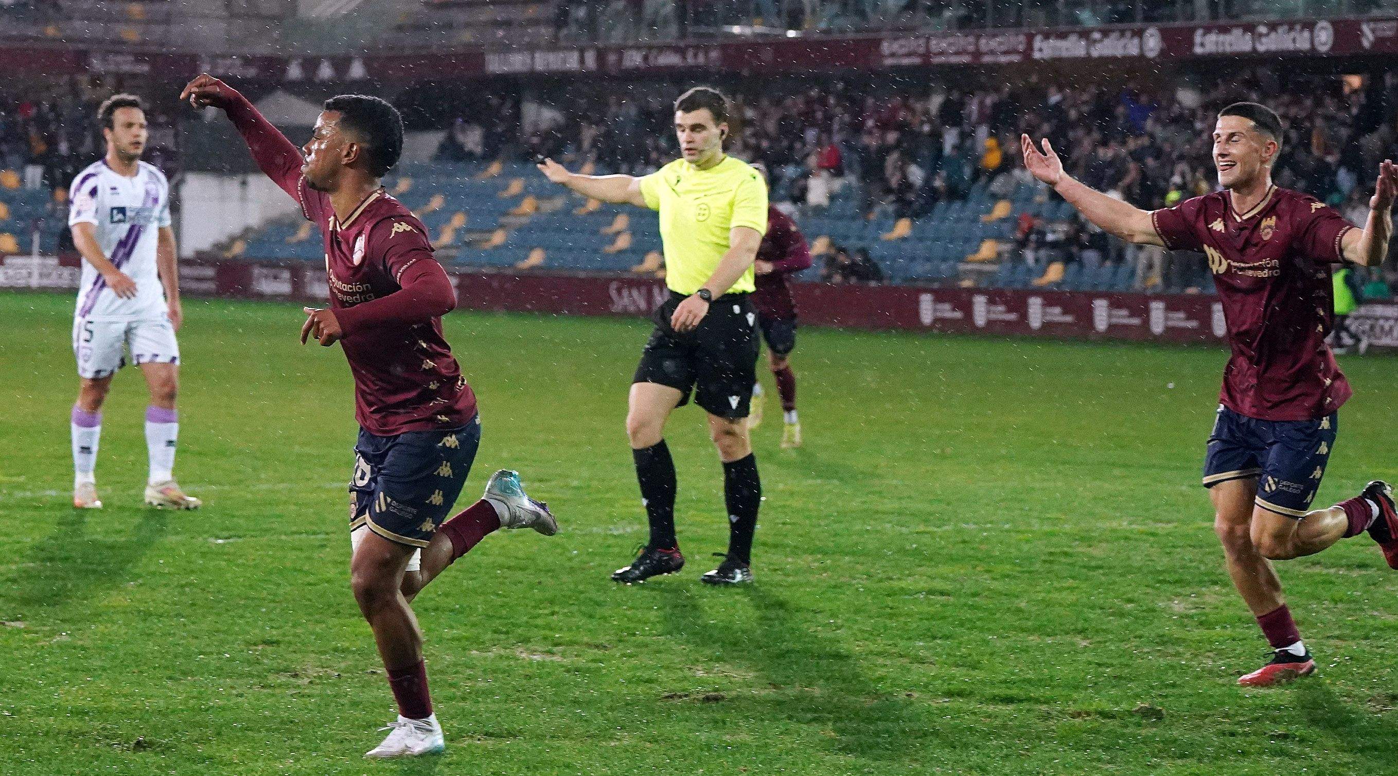 Dalisson festexa o gol que supuxo o triunfo do Pontevedra contra o Numancia