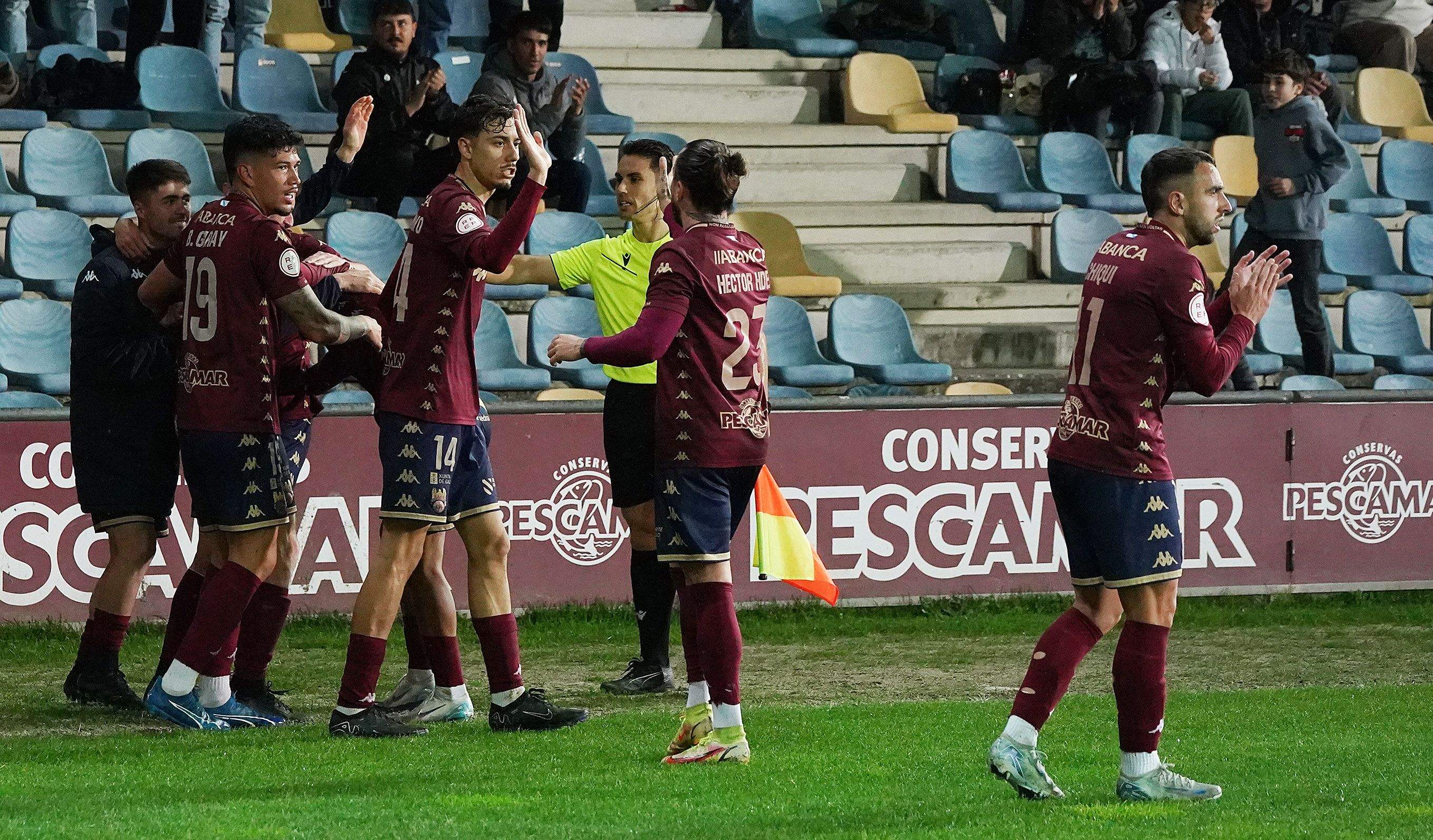 Partido entre Pontevedra CF e CD Numancia en Pasarón