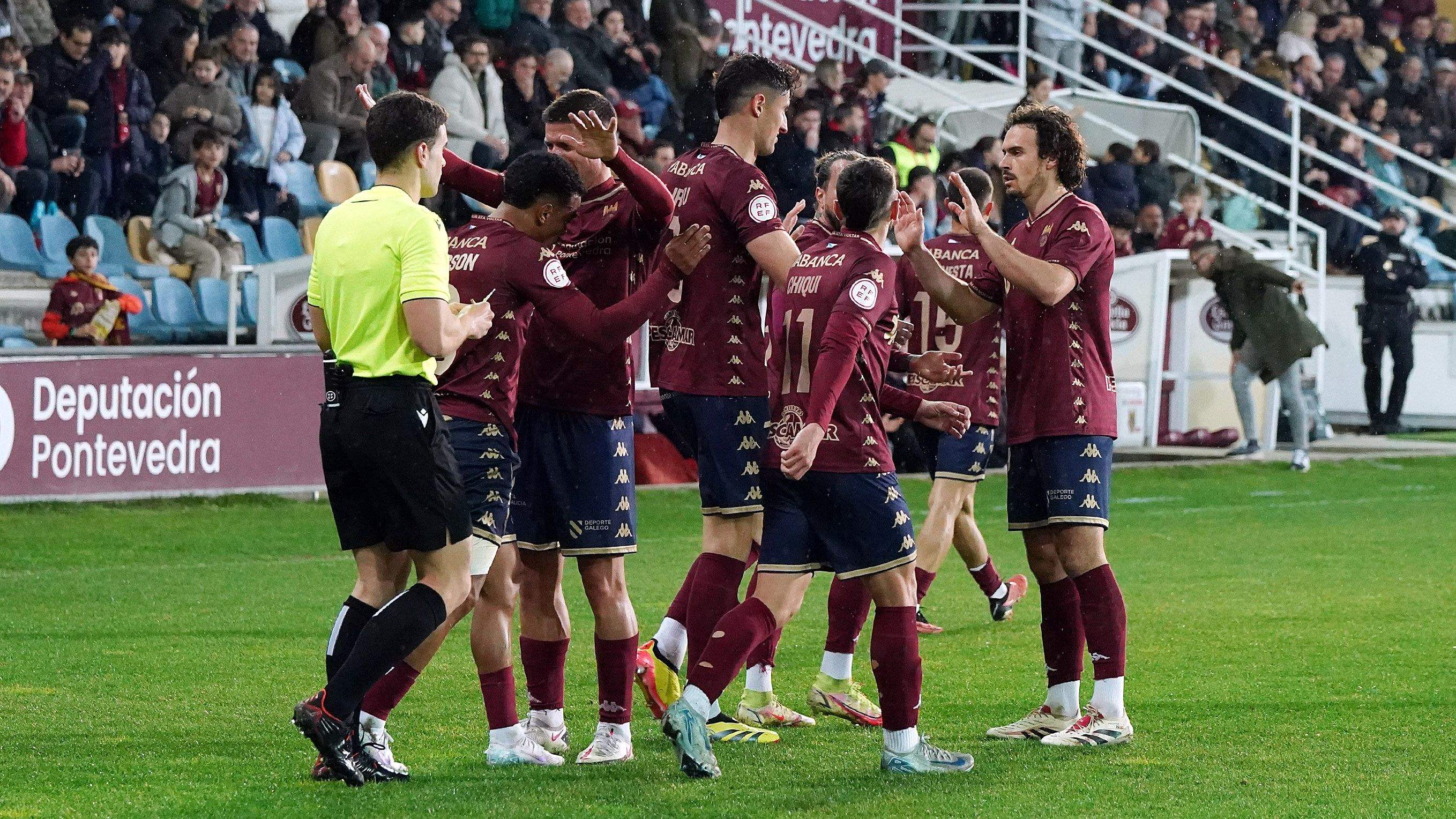 Partido entre Pontevedra CF e CD Numancia en Pasarón