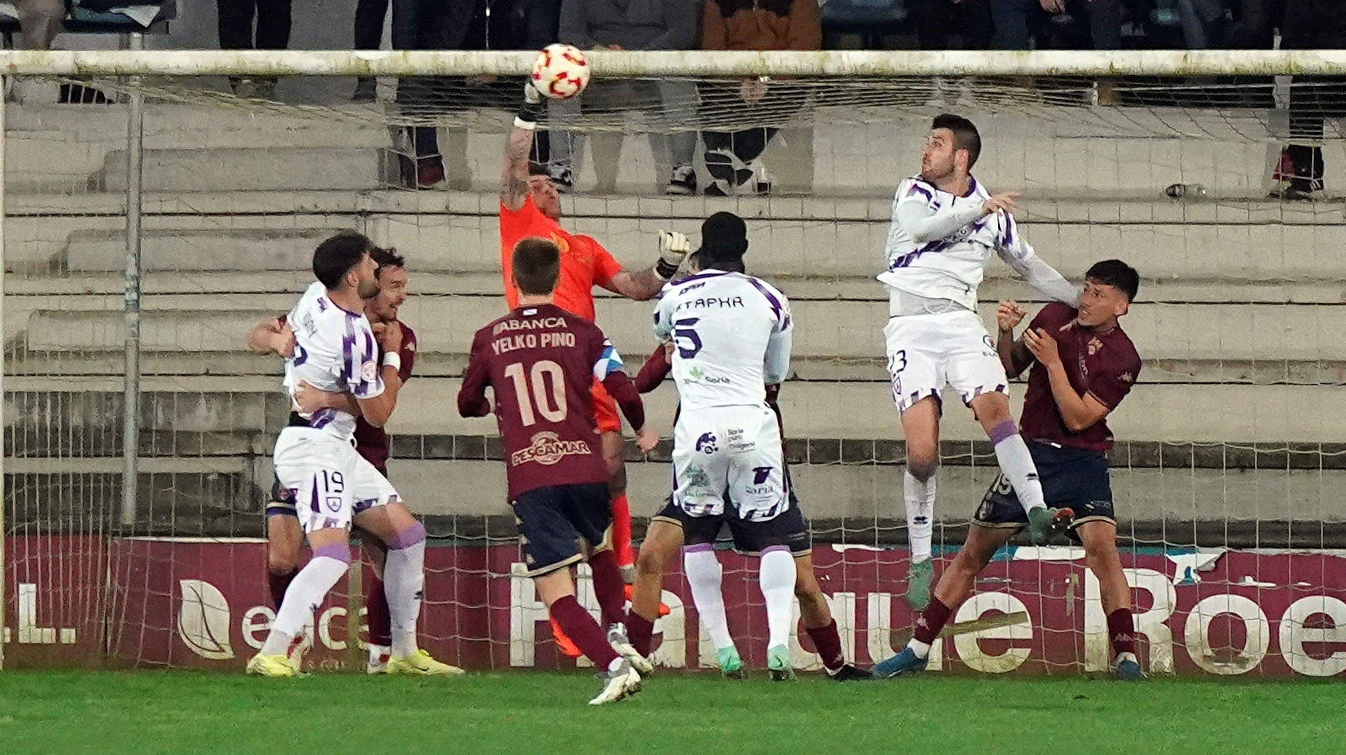 Partido entre Pontevedra CF e CD Numancia en Pasarón
