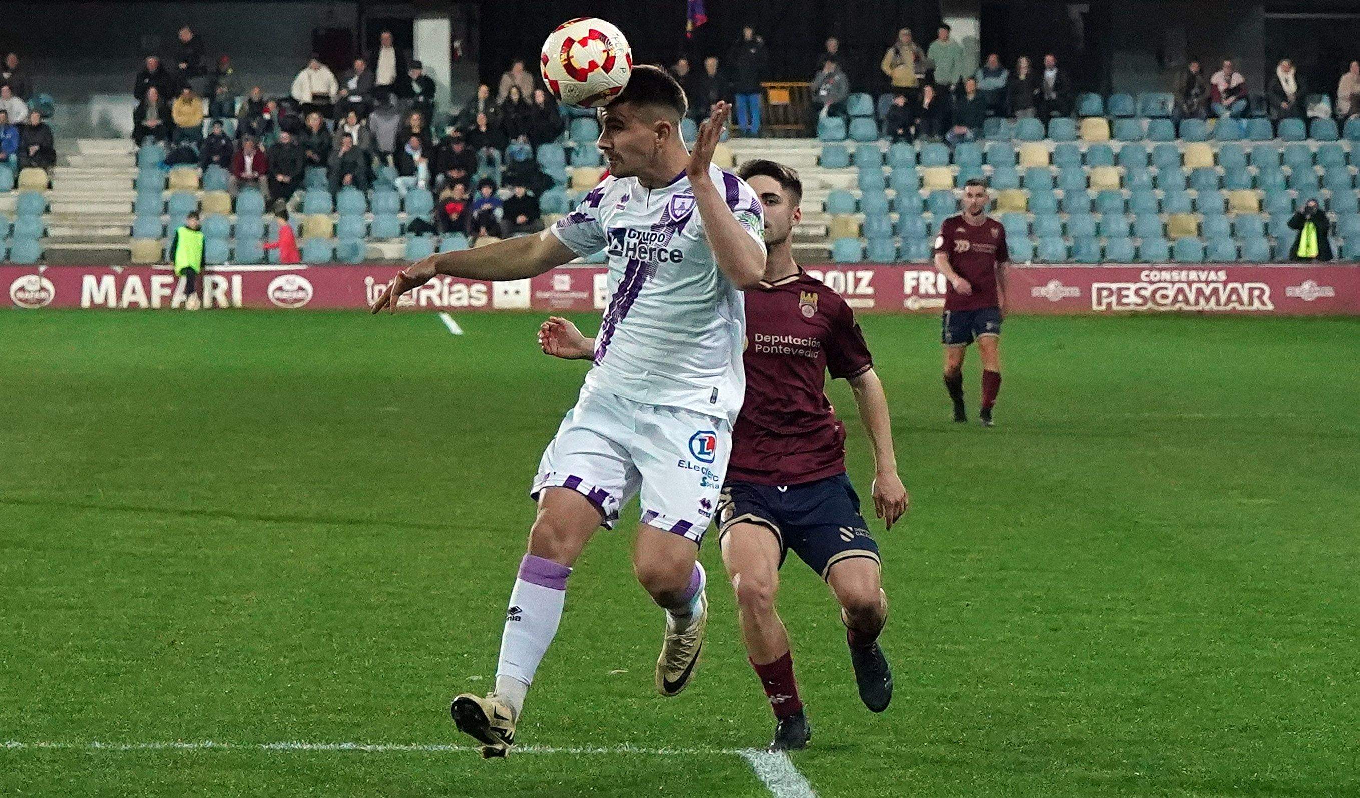 Partido entre Pontevedra CF e CD Numancia en Pasarón