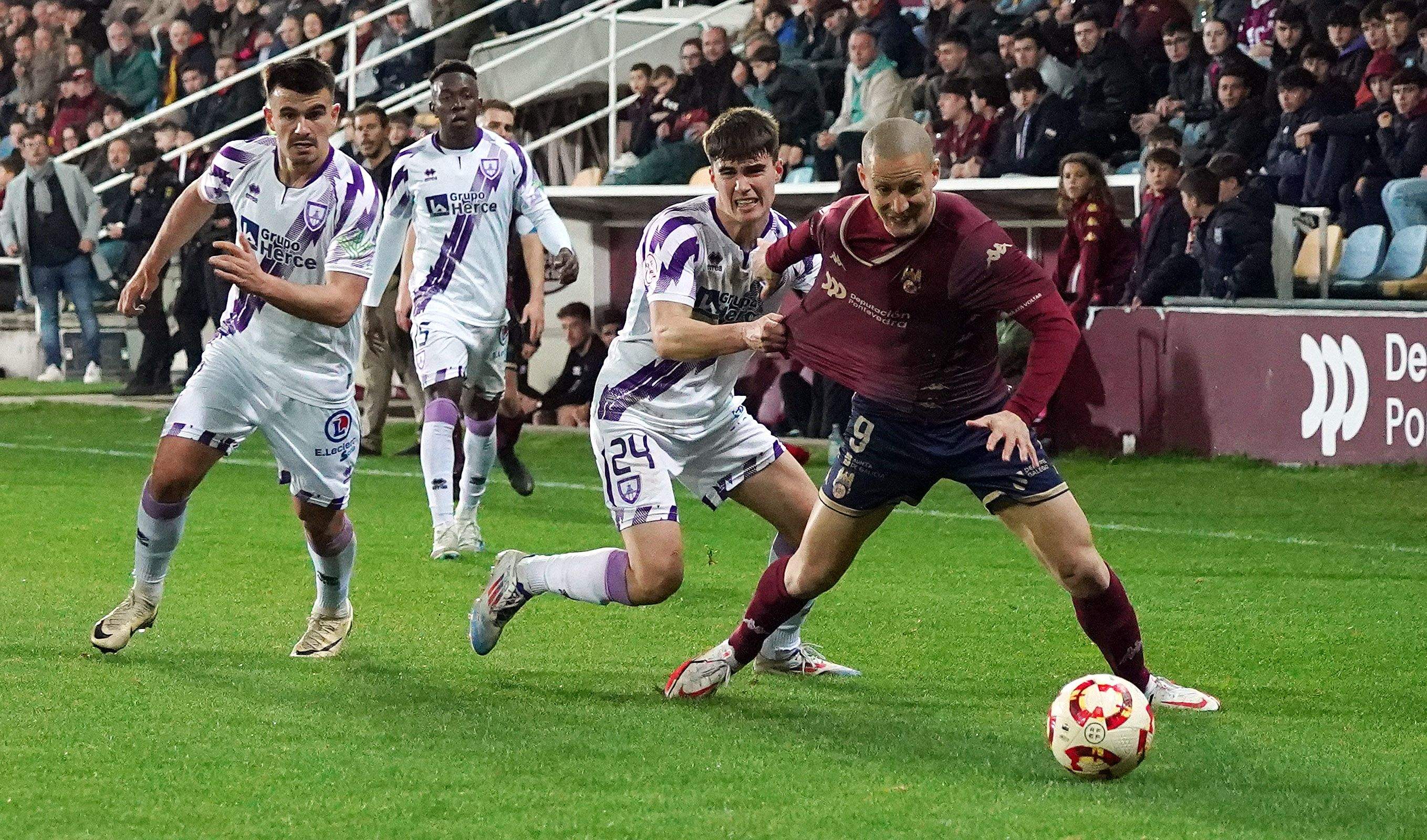 Partido entre Pontevedra CF e CD Numancia en Pasarón