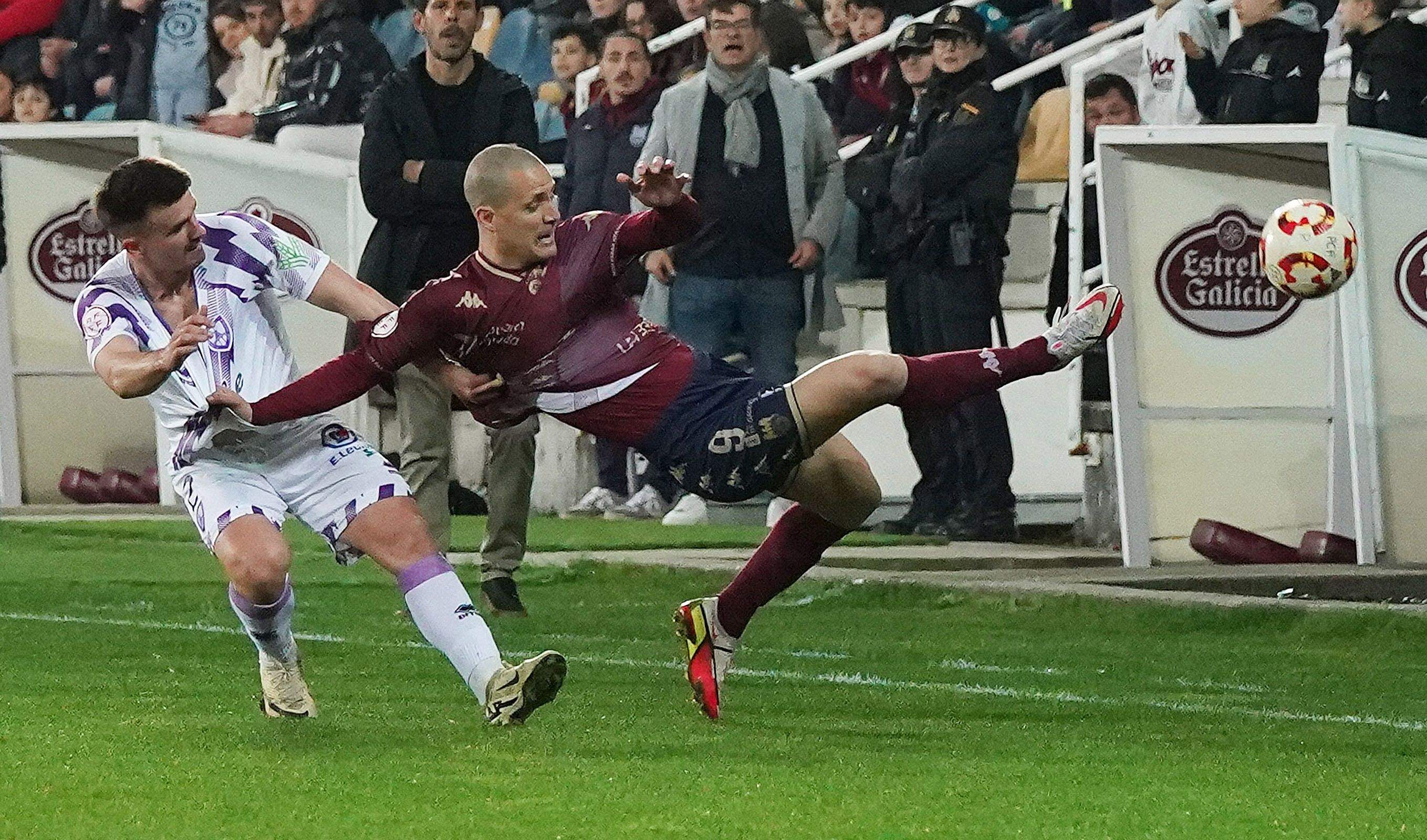 Partido entre Pontevedra CF e CD Numancia en Pasarón