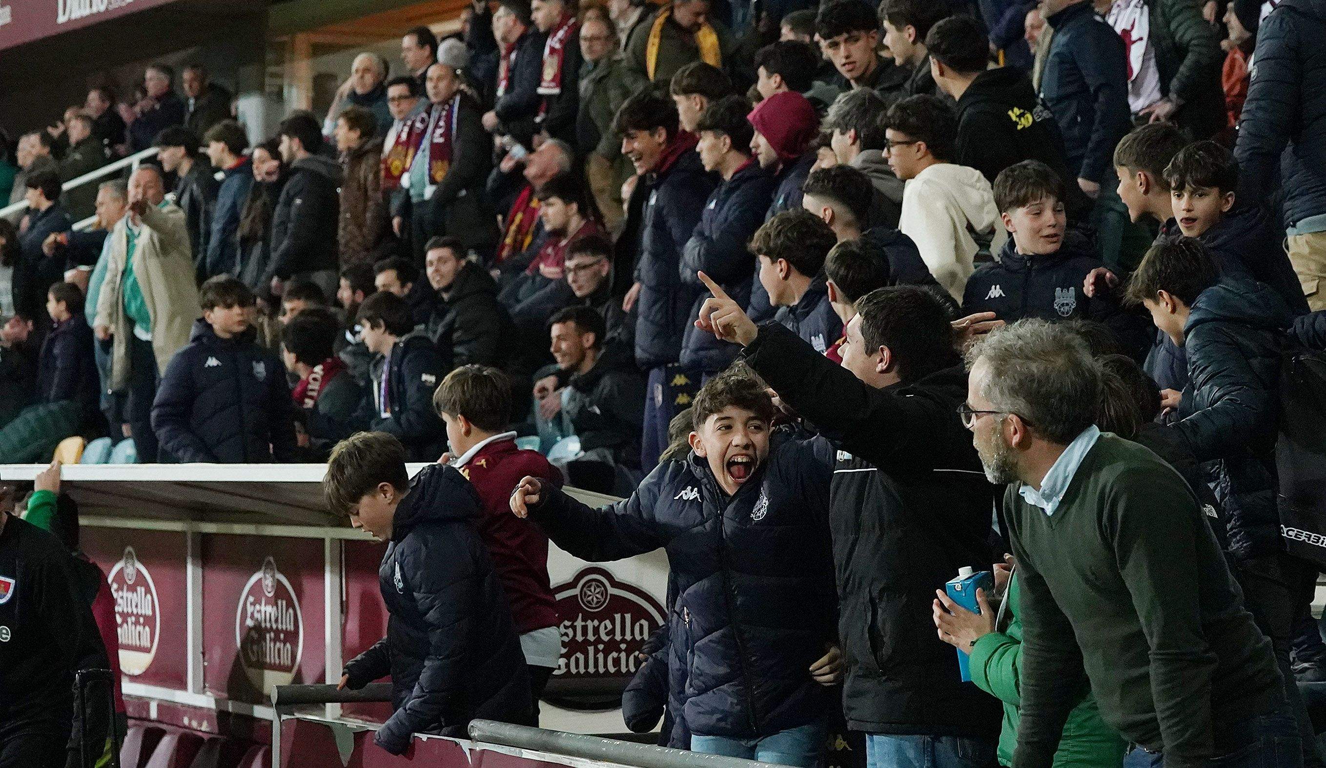 Partido entre Pontevedra CF e CD Numancia en Pasarón