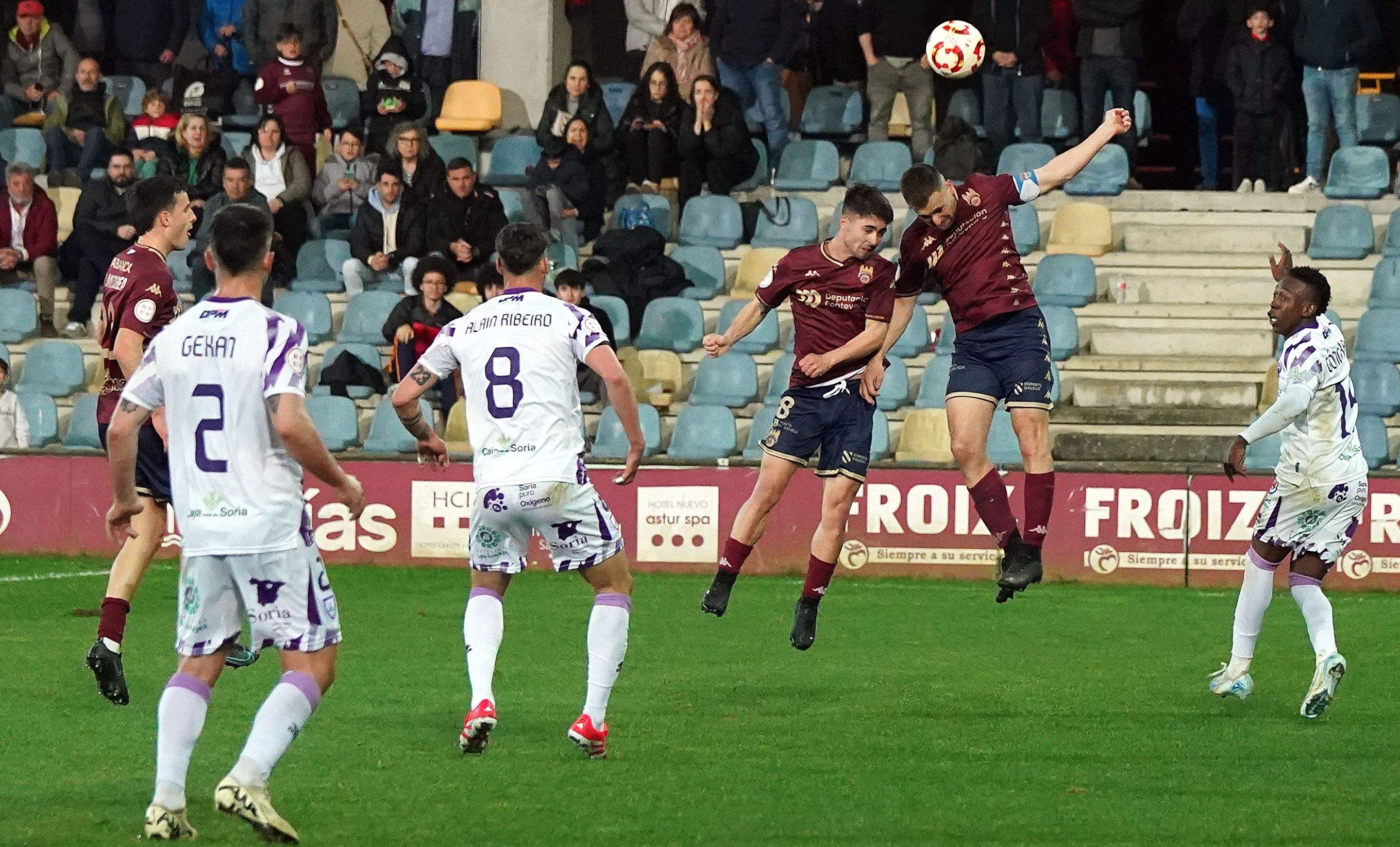 Partido entre Pontevedra CF e CD Numancia en Pasarón