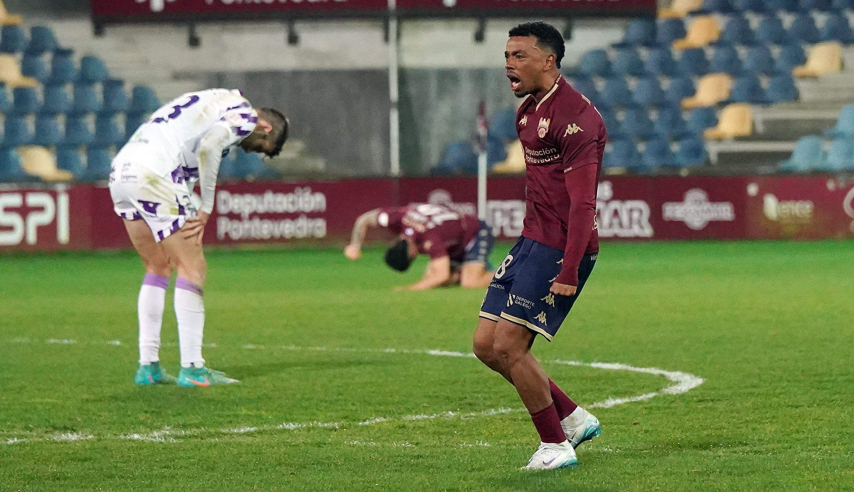 Partido entre Pontevedra CF e CD Numancia en Pasarón