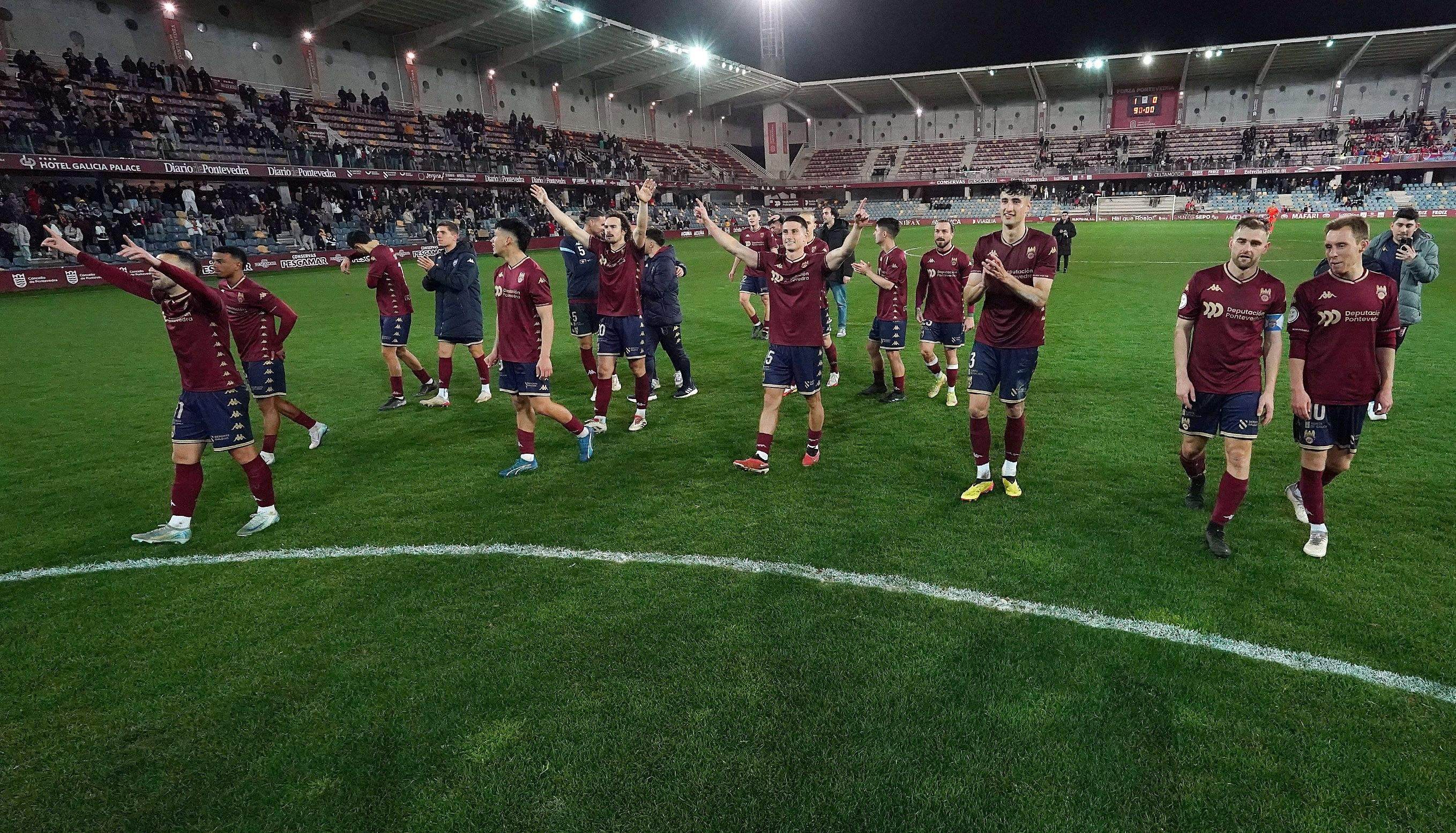 Partido entre Pontevedra CF e CD Numancia en Pasarón
