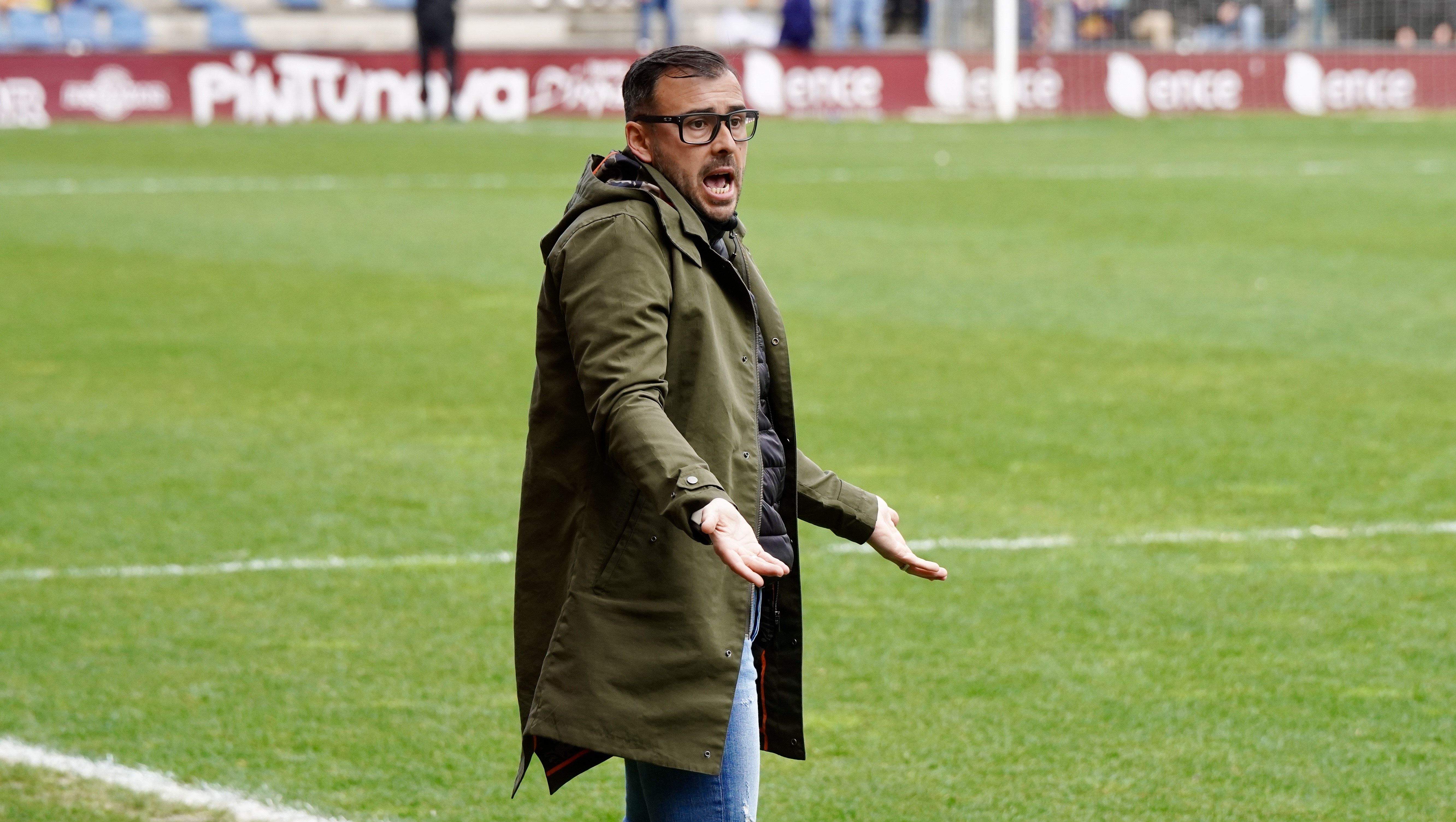 Yago Iglesias, en el partido entre Pontevedra CF y Coruxo en Pasarón