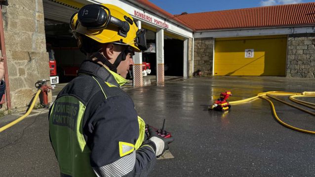 Robot para a extinción de incendios dos bombeiros de Pontevedra Robot para a extinción de incendios dos bombeiros de Pontevedra