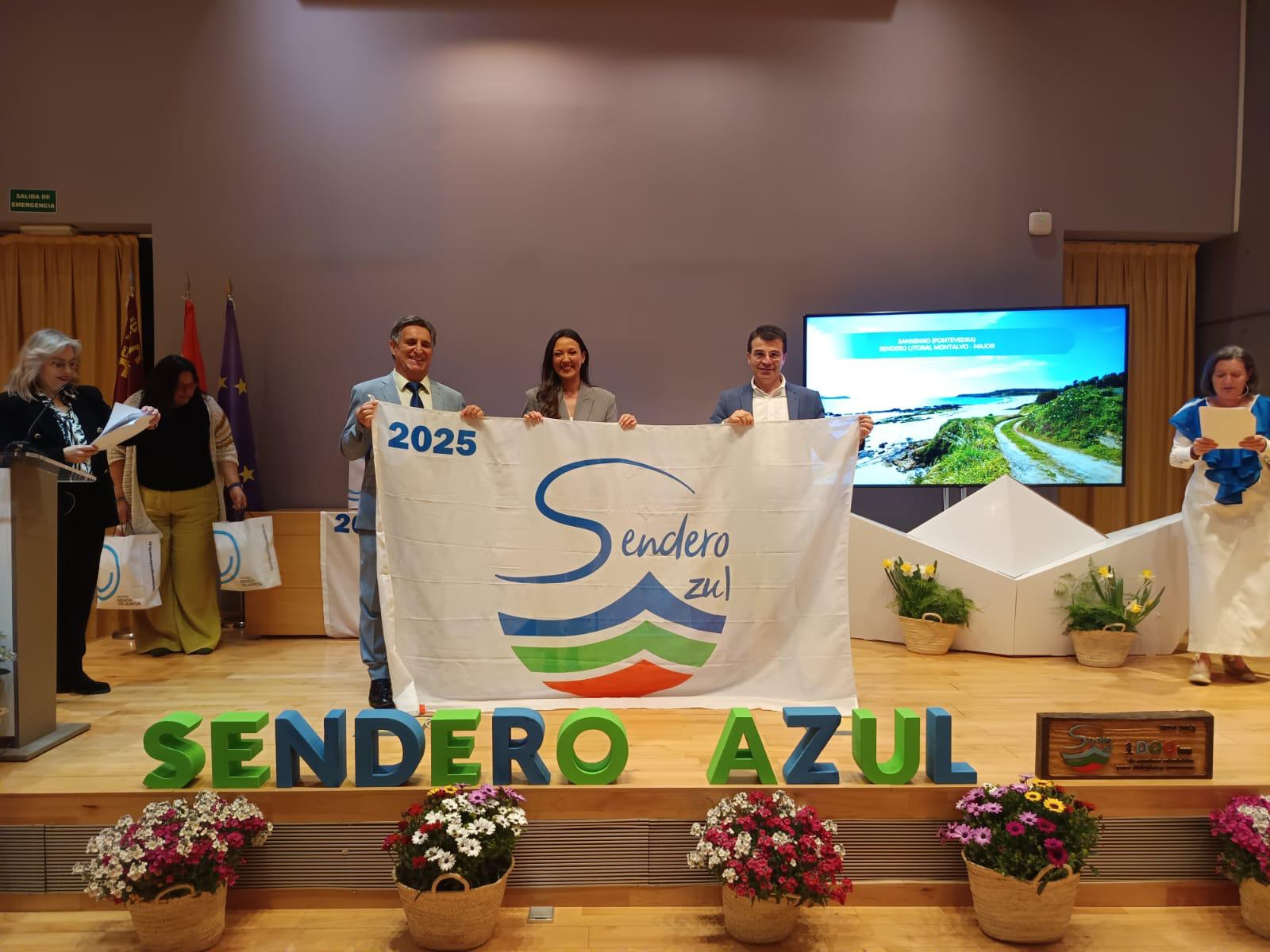 Sanxenxo recoge las banderas de los Senderos Azules