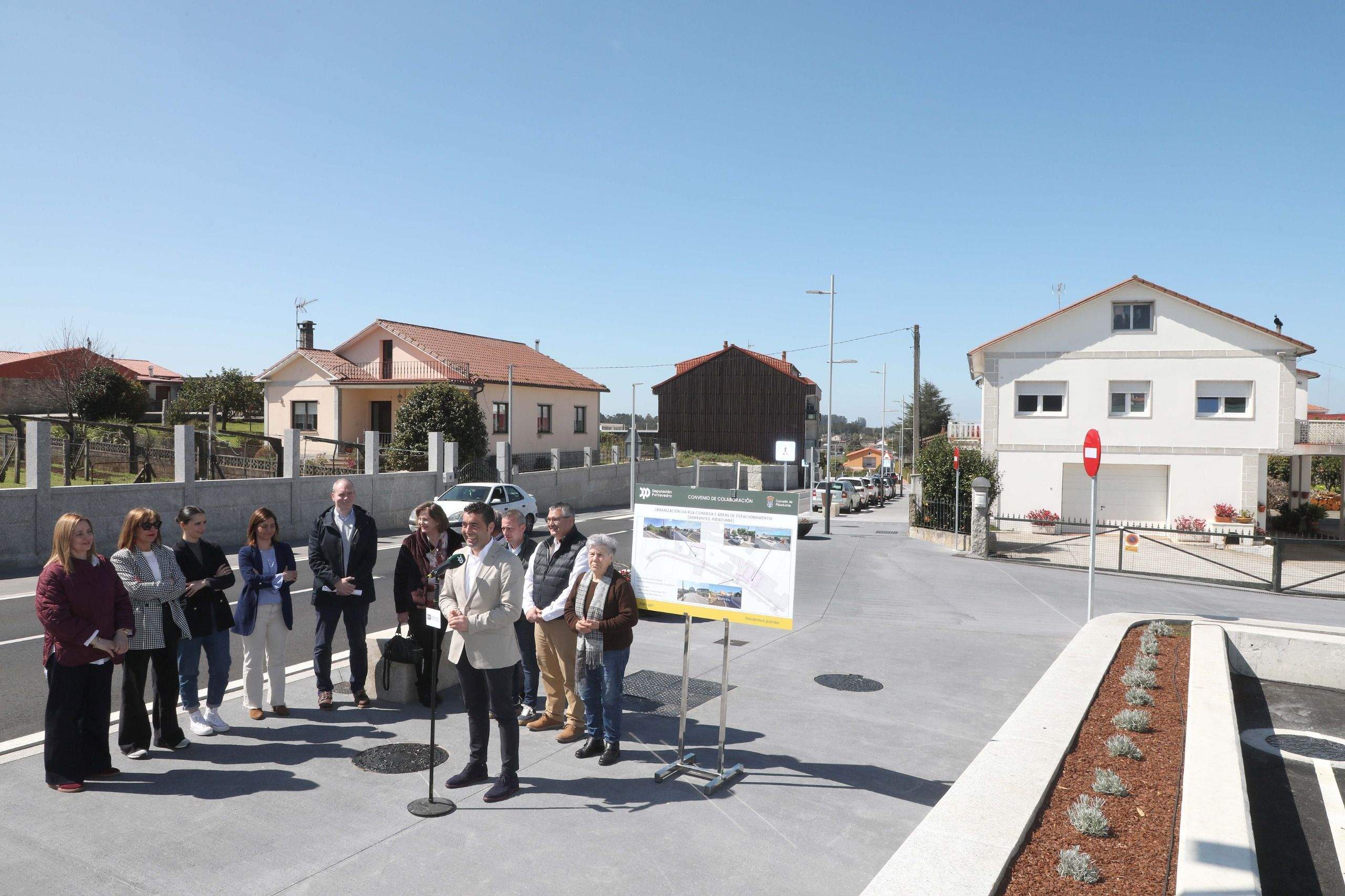 Inauguración de la reformada Rúa Condesa en Barrantes
