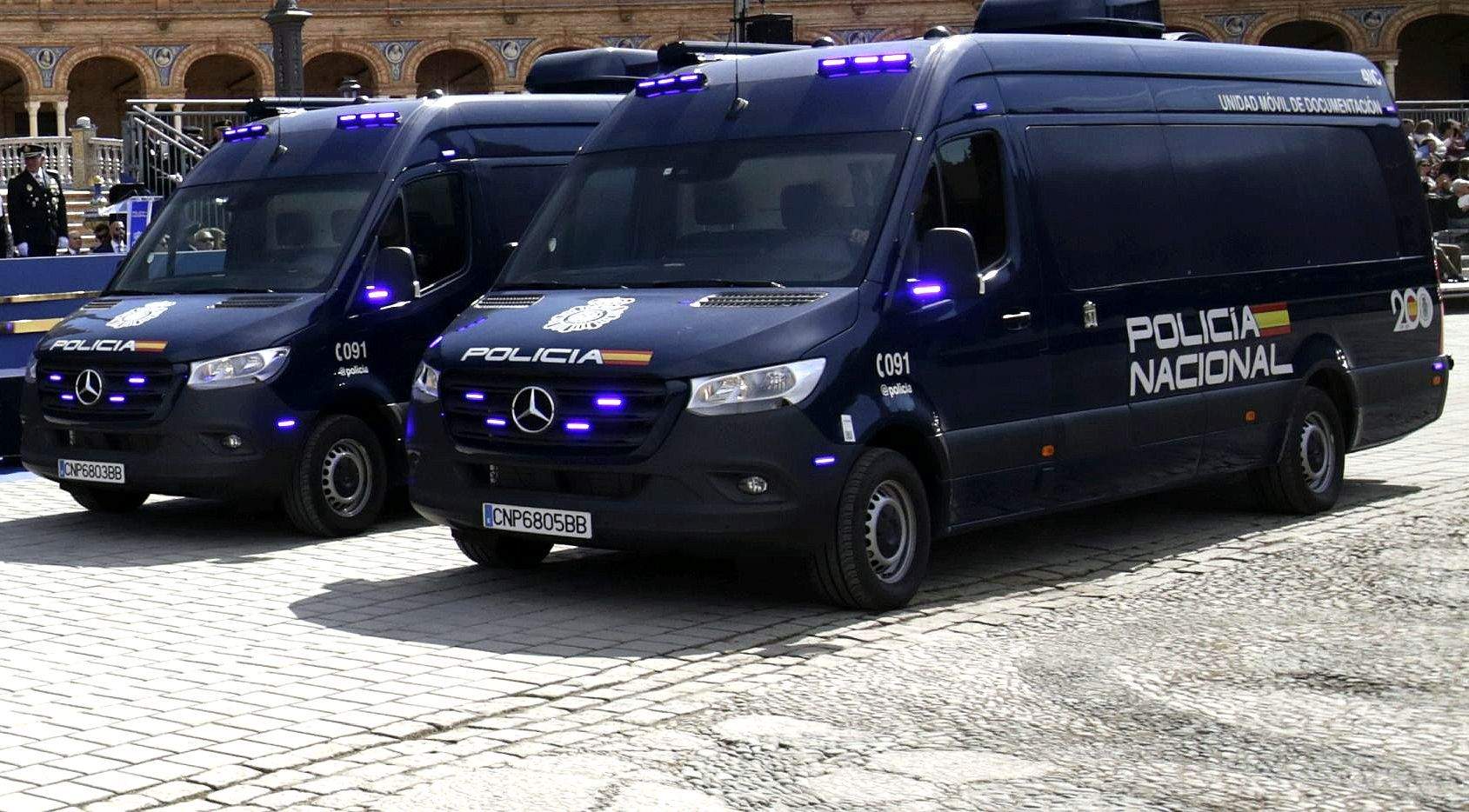 Vehículos VIDOC da Policía Nacional