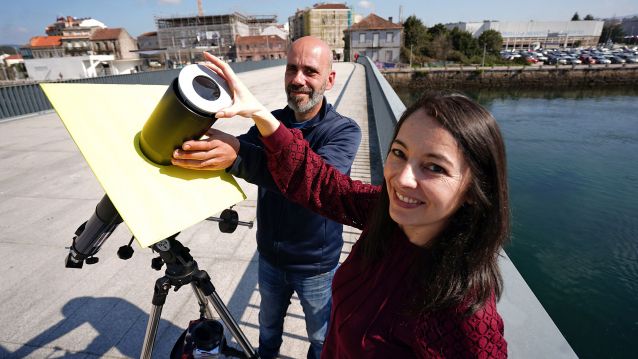 Los integrantes de la Asociación Astronómica Sirio han incorporado al telescopio un filtro homologado para ver el Sol con seguridad Los integrantes de la Asociación Astronómica Sirio han incorporado al telescopio un filtro homologado para ver el Sol con seguridad