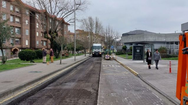 Trabajos de asfaltado en Monte Porreiro
