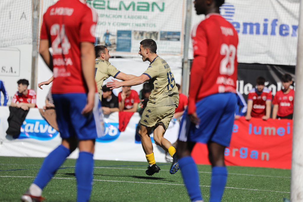 Miguel Cuesta e Chiqui celebran o 1-0 fronte ao Bergantiños