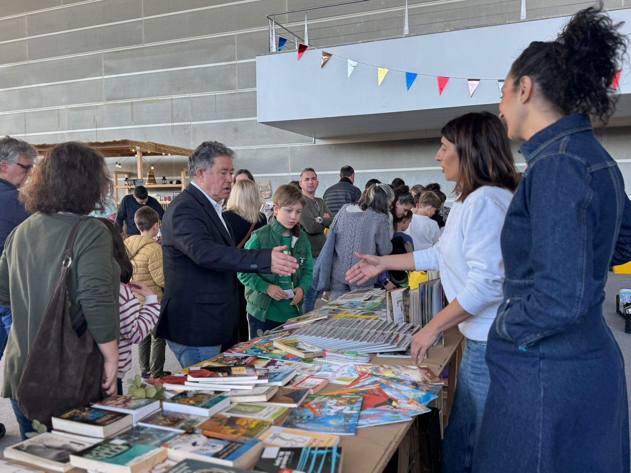 Nin o alcalde quixo perderse o Troca Libros