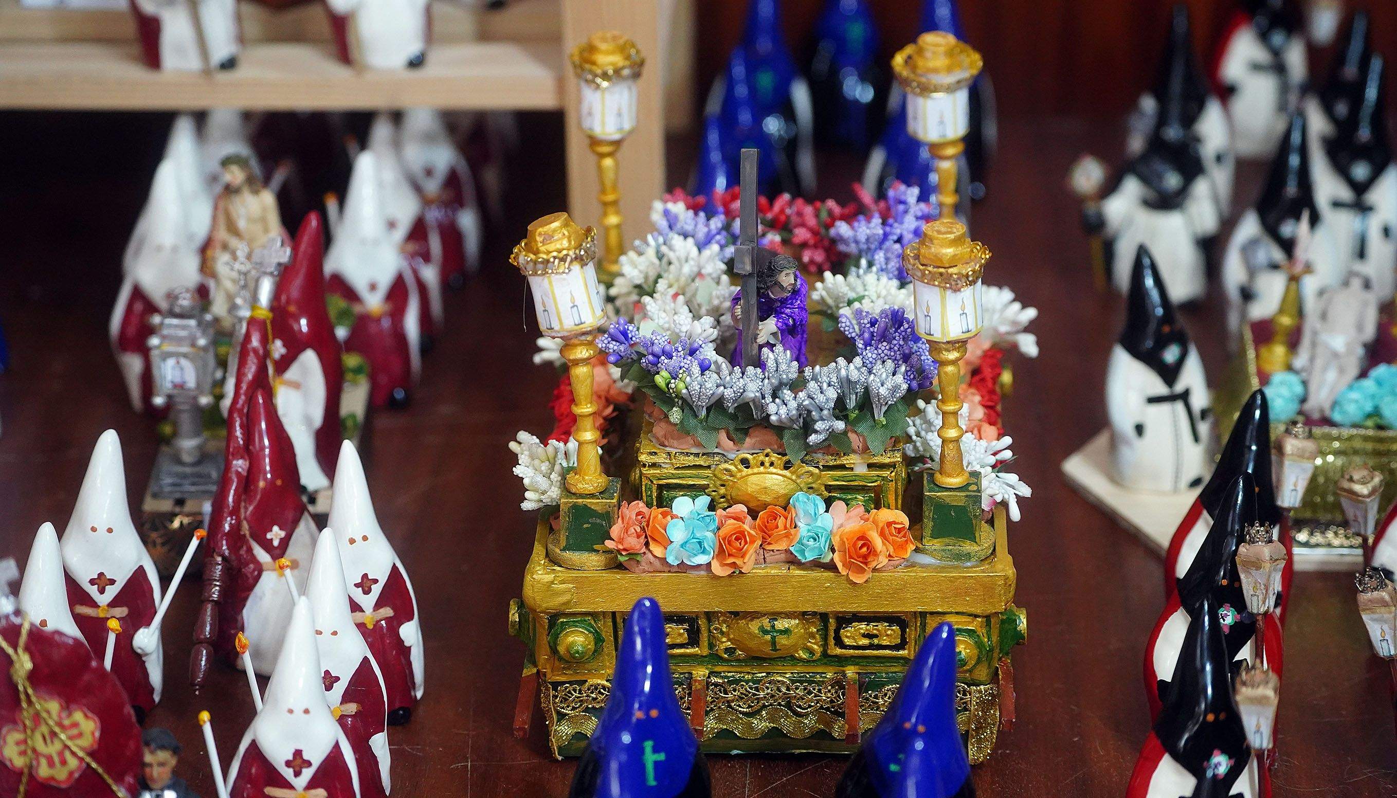 Exposición "Pasos e confrarías da Semana Santa pontevedresa", de Paco Luis López