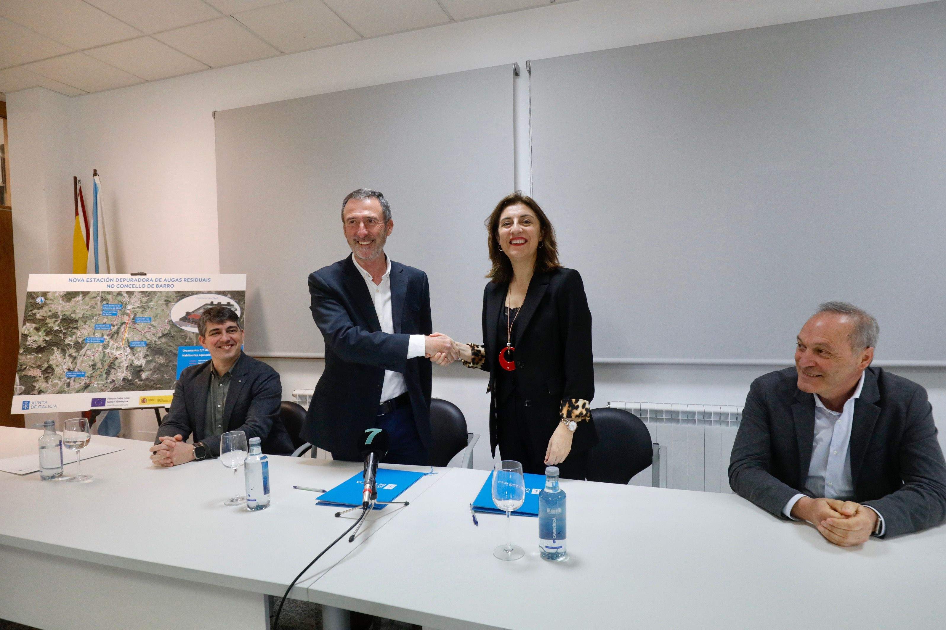 Acto de sinatura do convenio para a construción da nova EDAR central do Carballal