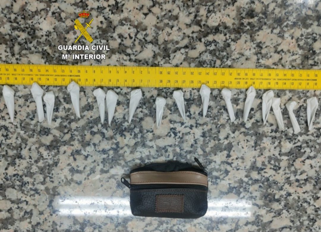 Cocaína intervenida al detenido en Cambados