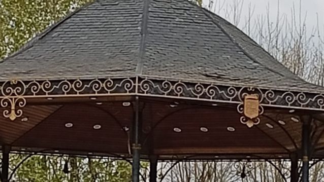 El palco de música de Marín, en mal estado