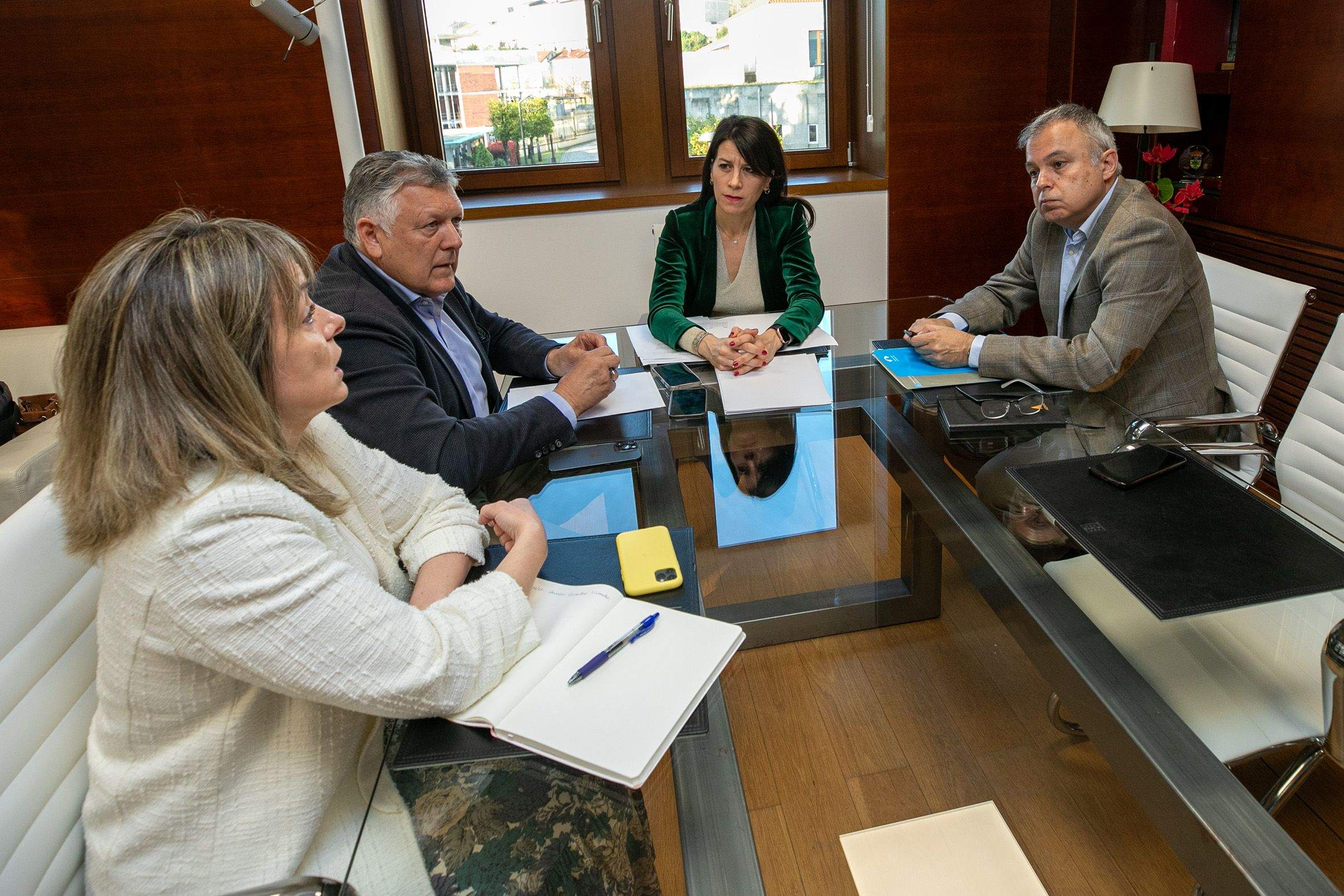 Reunión de Telmo Martín coa conselleira de Vivenda, María Martínez Allegue