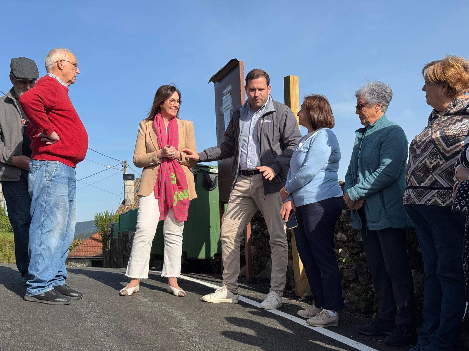Visita de Paz Rodríguez a Santa María de Sacos