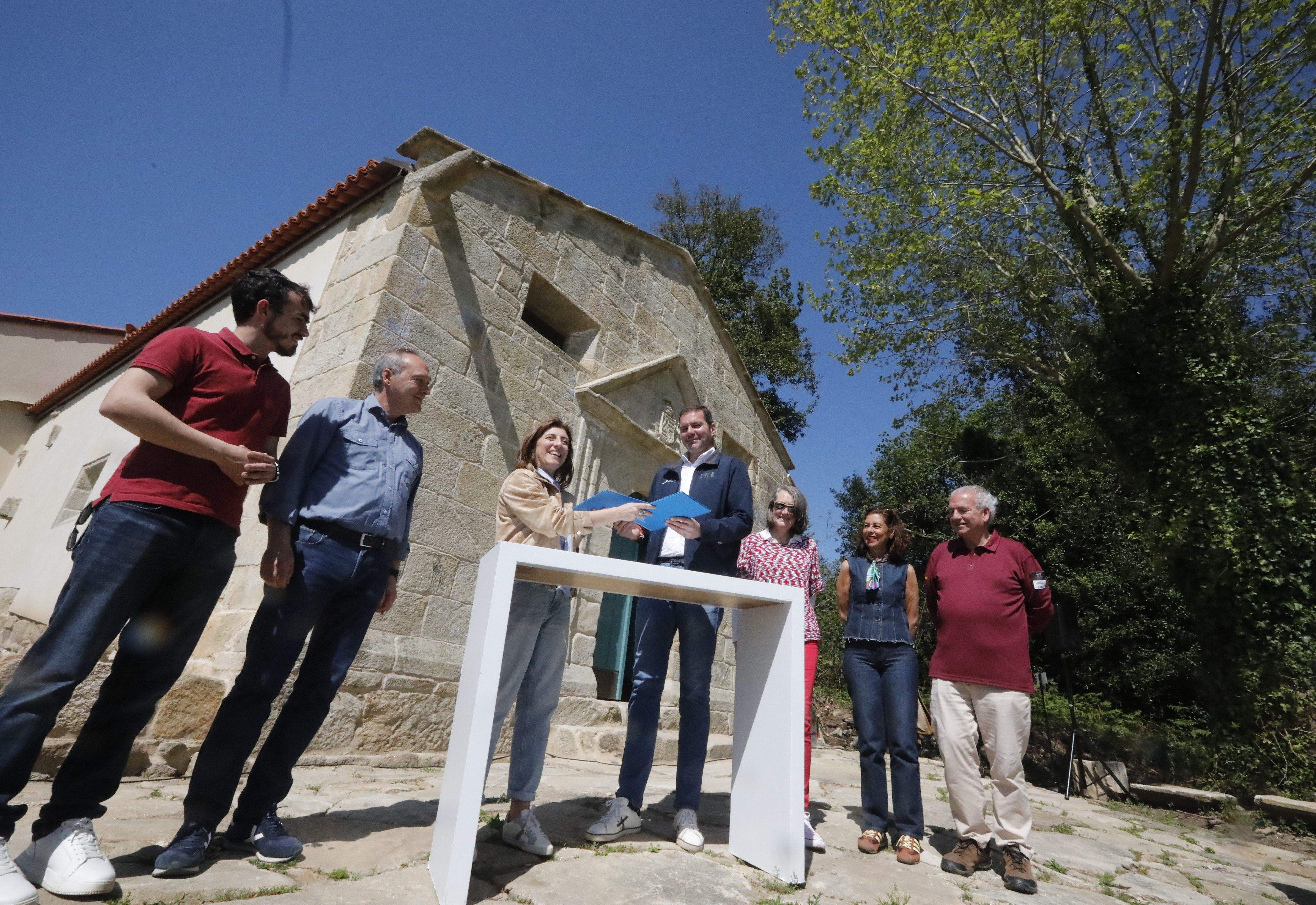 Visita á capela de Cortegada
