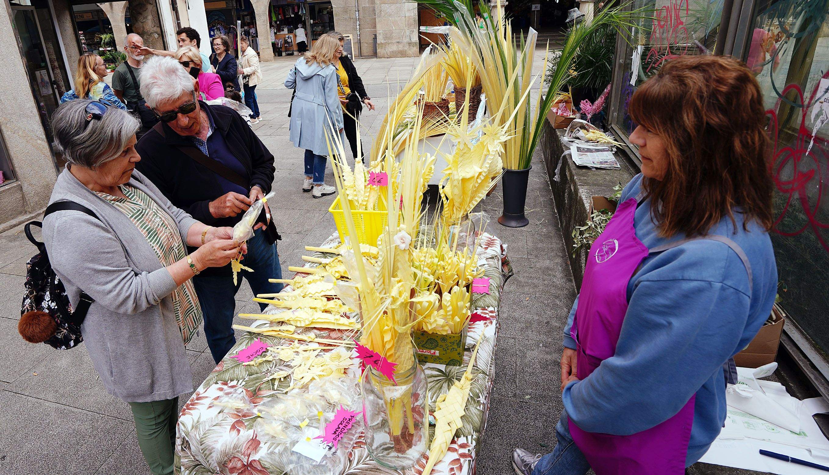 Puestos de venta de palmas frente al Mercado Puestos de venta de palmas frente al Mercado
