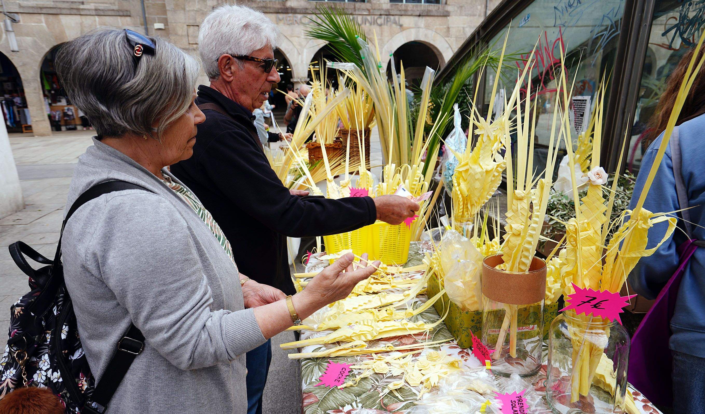 Puestos de venta de palmas frente al Mercado Puestos de venta de palmas frente al Mercado