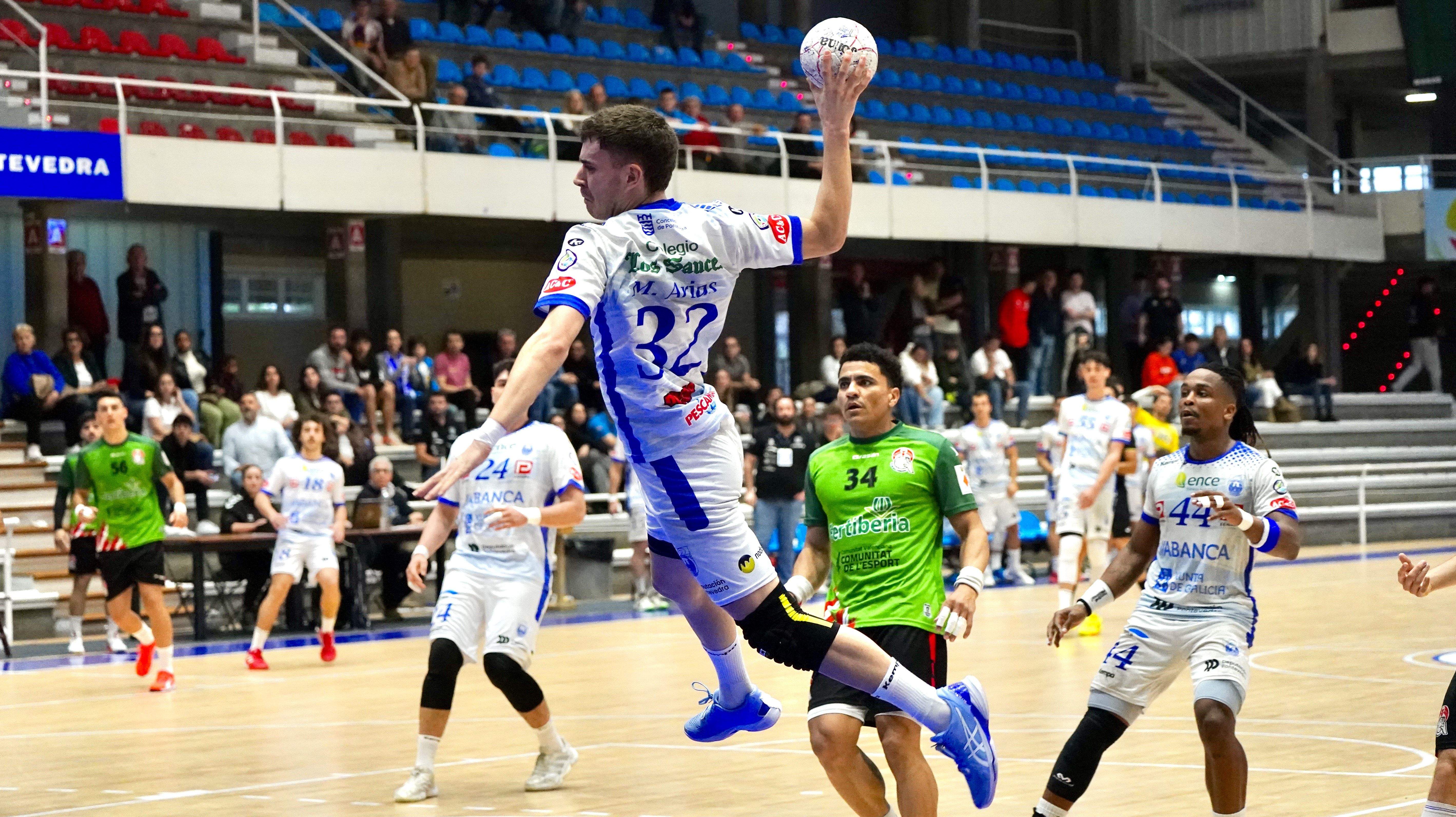 Mateo Arias, no partido entre Cisne e Puerto Sagunto