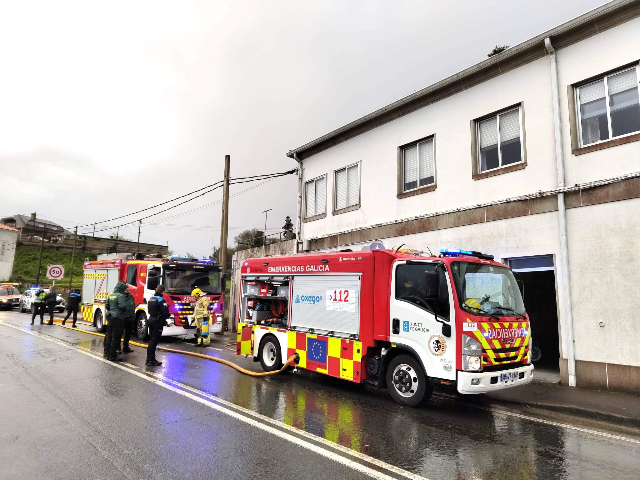 Incendio en el bajo de una casa en Vilalonga