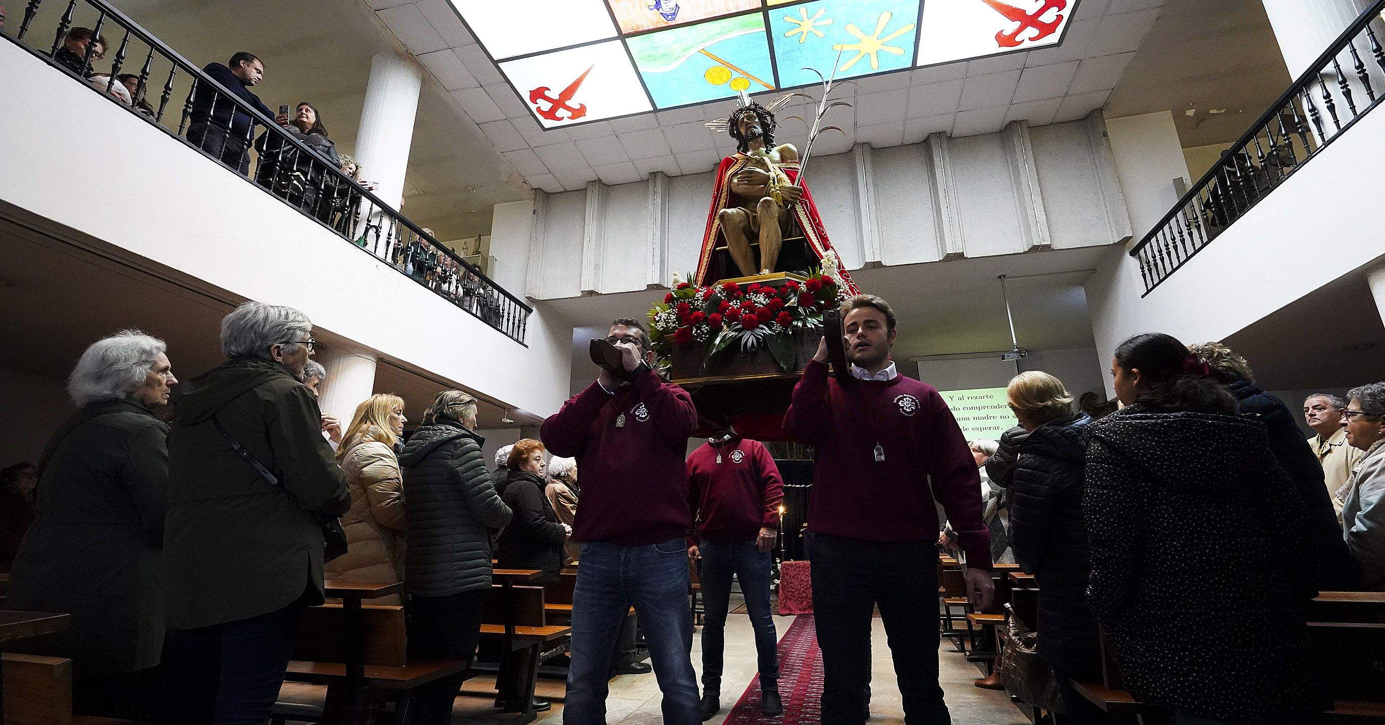 Misa de Sábado Santo na igrexa do Burgo