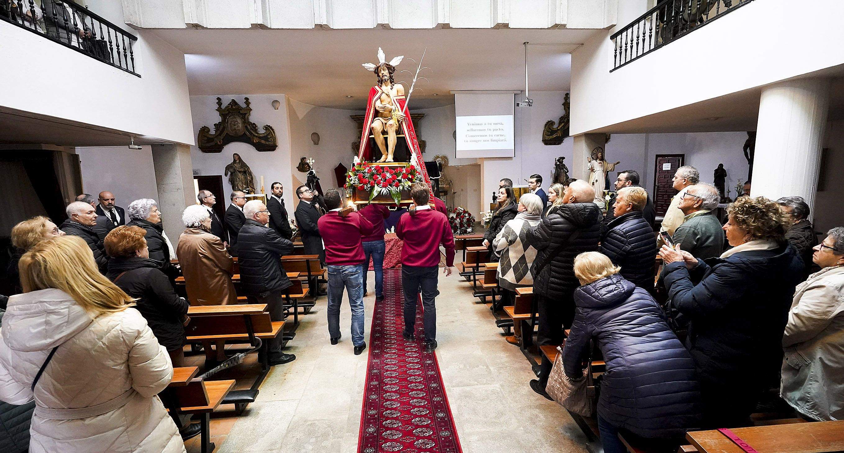 Misa de Sábado Santo na igrexa do Burgo