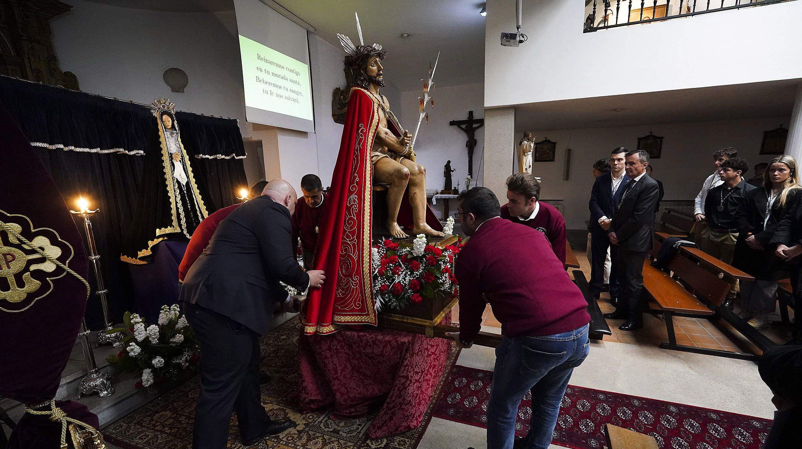 Misa de Sábado Santo na igrexa do Burgo