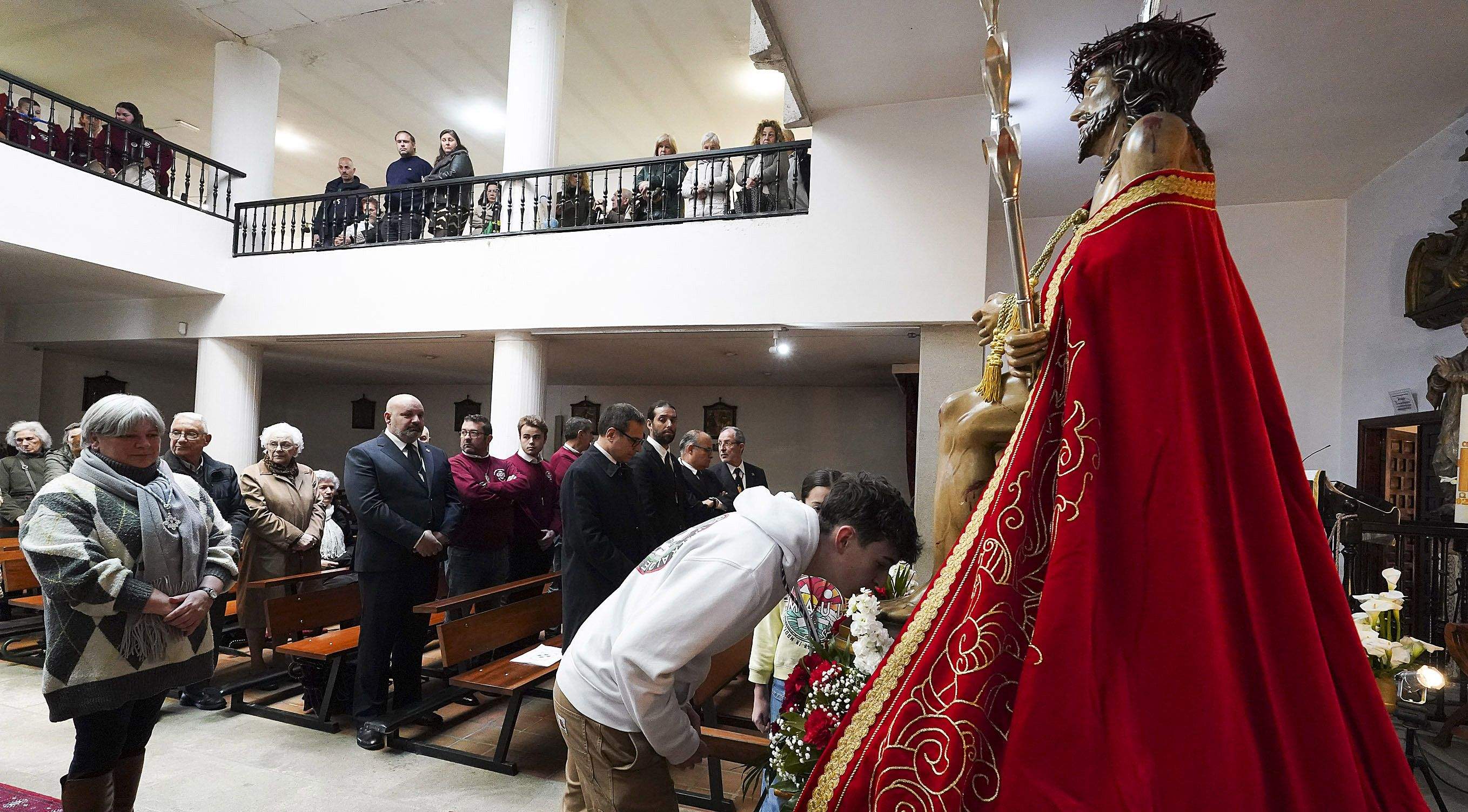 Misa de Sábado Santo na igrexa do Burgo