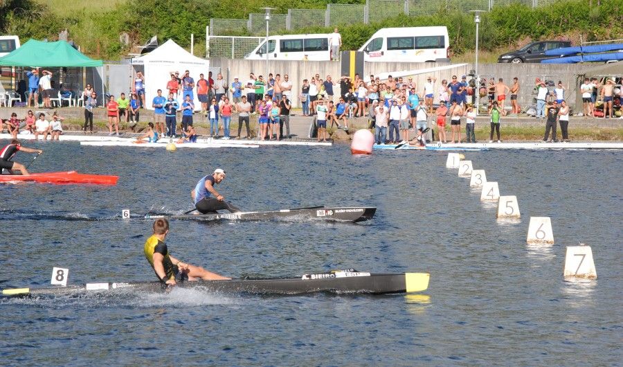 Adrián Sieiro y André Oliveira, en la prueba de C-1 500 en la Copa de España 2015