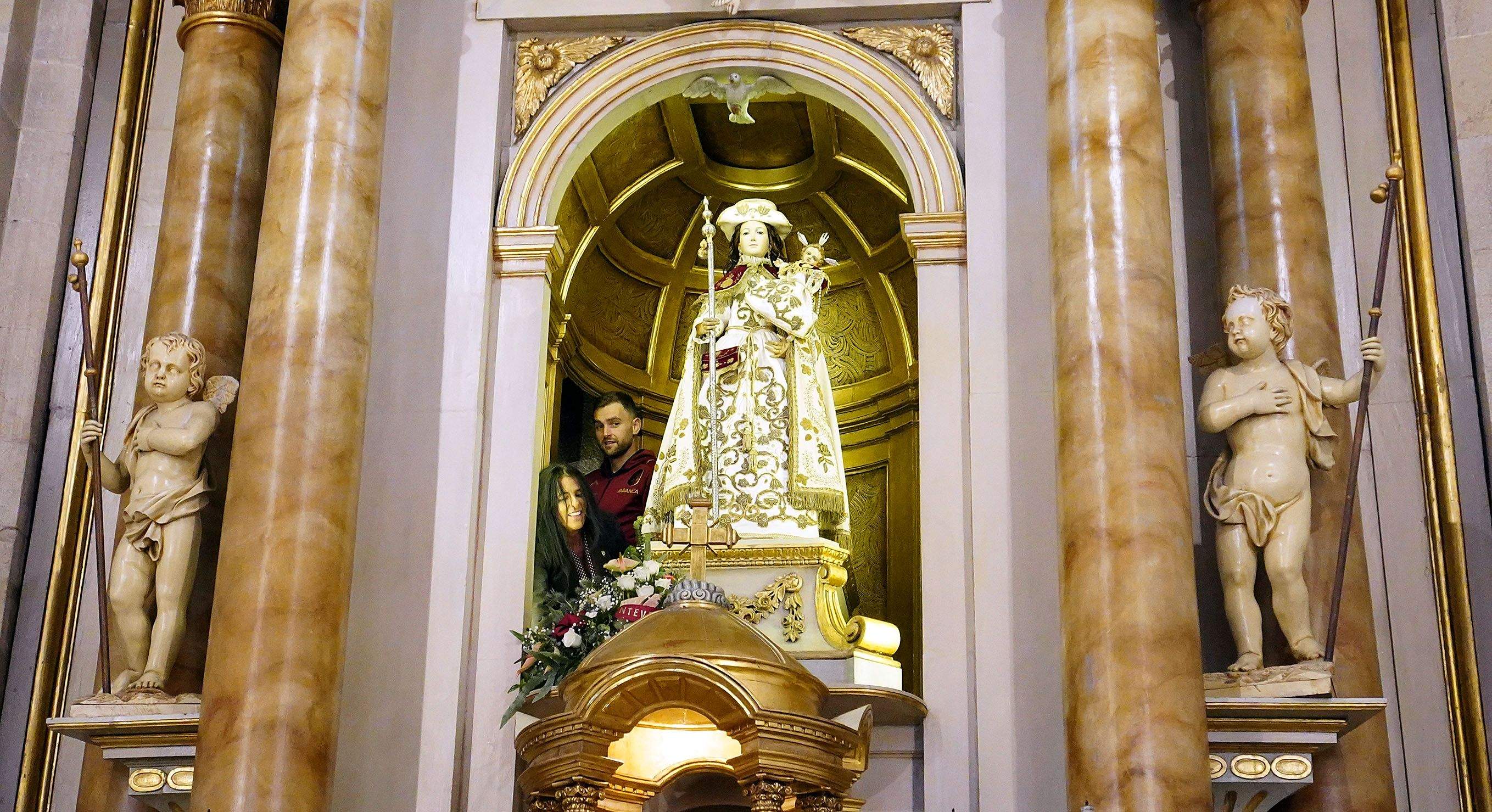 Ofrenda floral del Pontevedra CF a la Virgen Peregrina Ofrenda floral del Pontevedra CF a la Virgen Peregrina