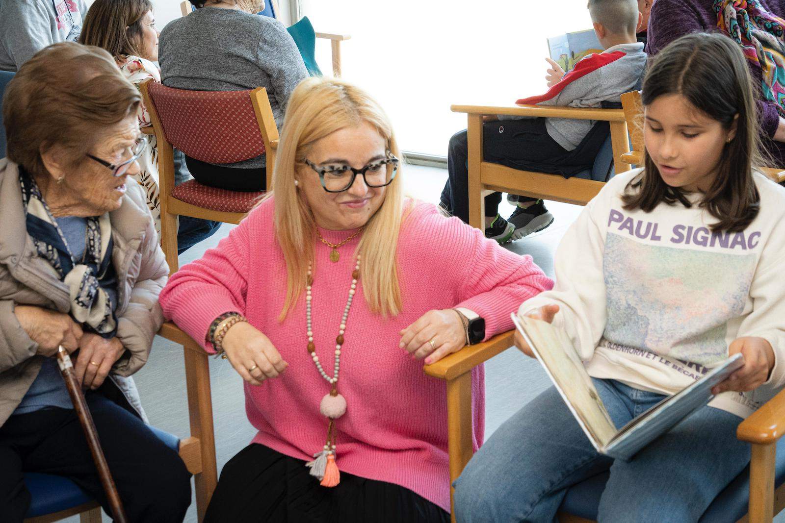 Escolares de Portonovo conmemoran o Día do Libro no centro de día de Sanxenxo