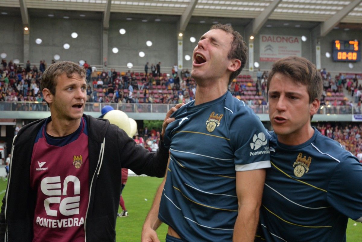 O adestrador de porteiros Jaime García Formoso chora tras a derrota ante o Mensajero O adestrador de porteiros Jaime García Formoso chora tras a derrota ante o Mensajero