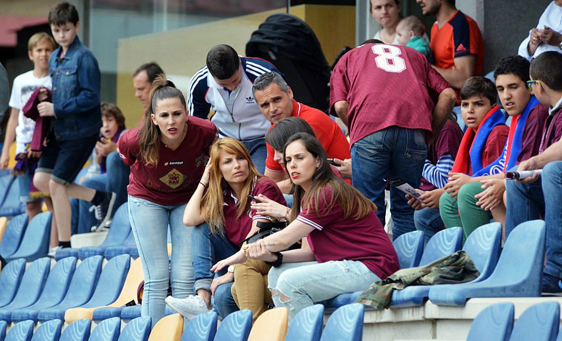 Público no Estadio de Pasarón