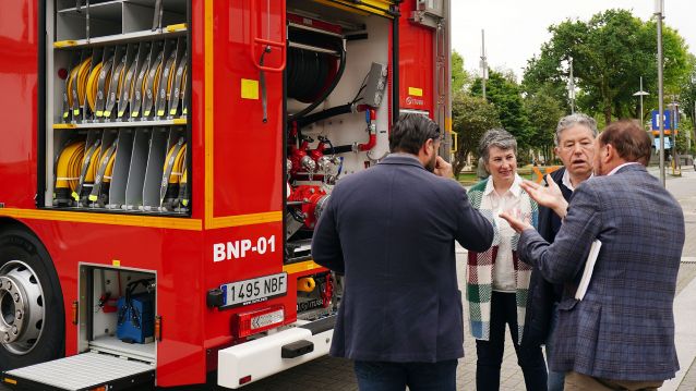 Novo camión nodriza dos bombeiros de Pontevedra Novo camión nodriza dos bombeiros de Pontevedra