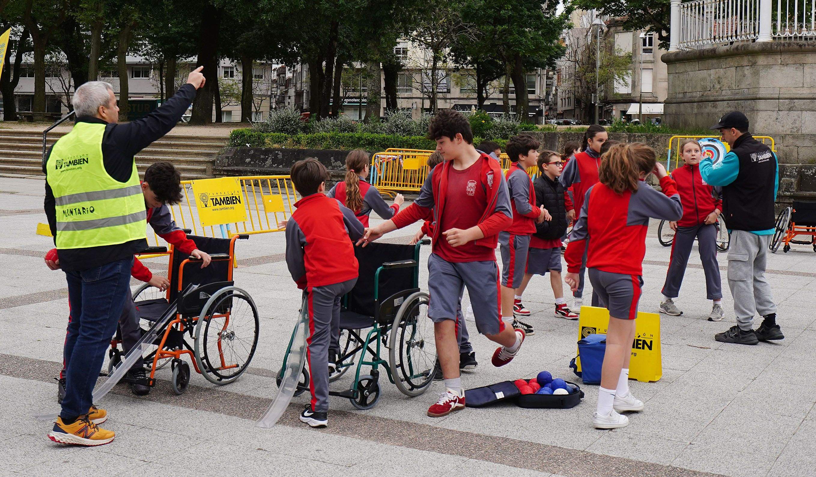 VI Xornada Multideportiva Adaptada na Avenida Montero Ríos VI Xornada Multideportiva Adaptada na Avenida Montero Ríos