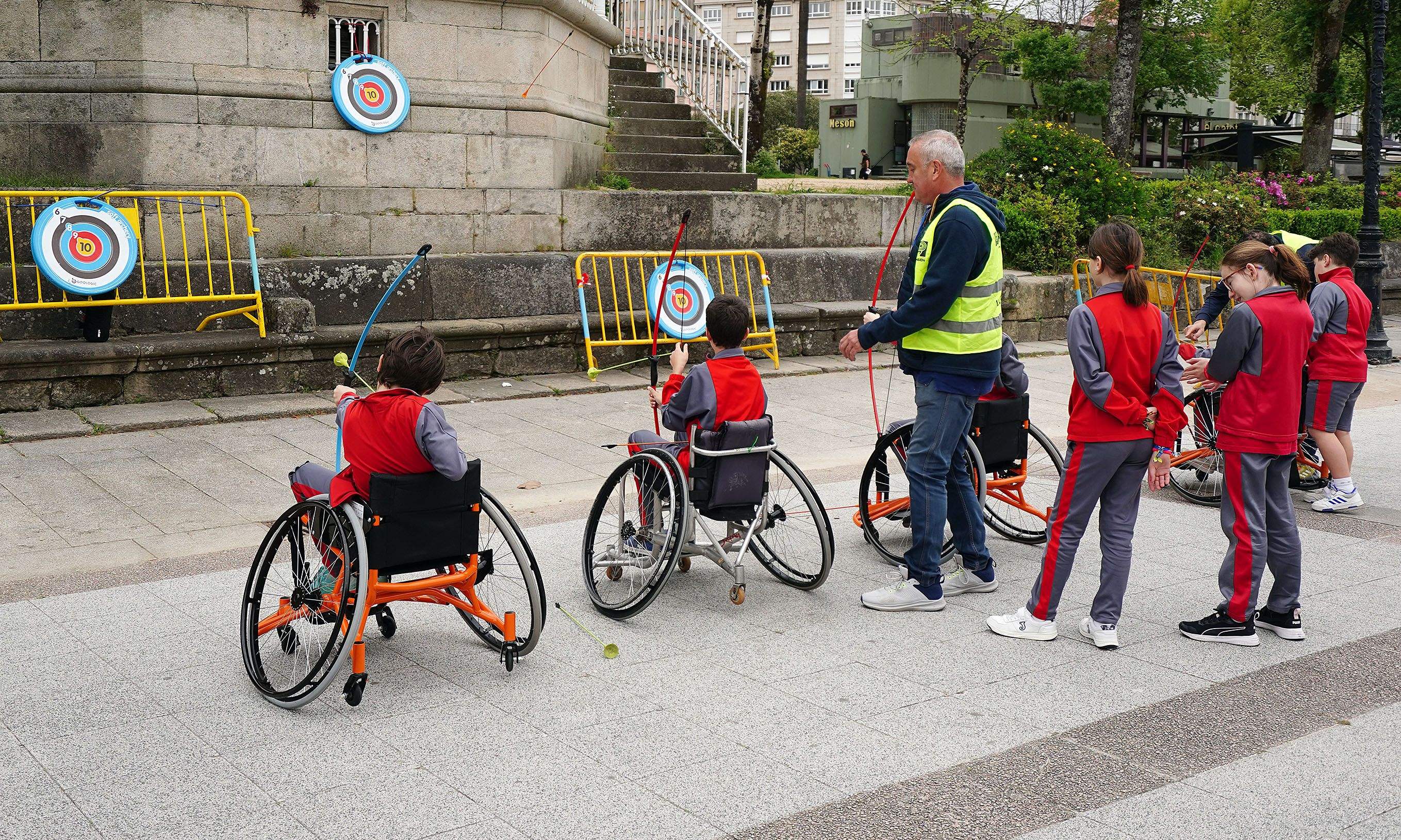 VI Xornada Multideportiva Adaptada na Avenida Montero Ríos VI Xornada Multideportiva Adaptada na Avenida Montero Ríos
