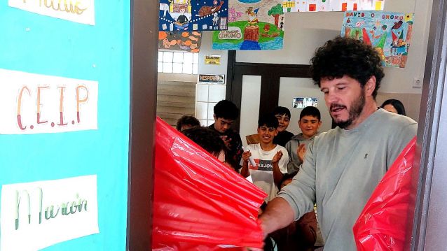Touriñán inaugura la radio del CEIP de Marcón Touriñán inaugura la radio del CEIP de Marcón