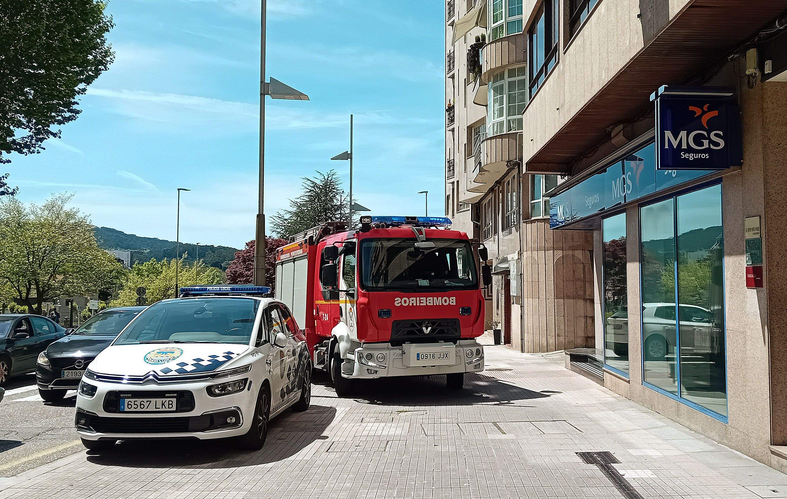 Vehículos de Bombeiros e da Policía Local