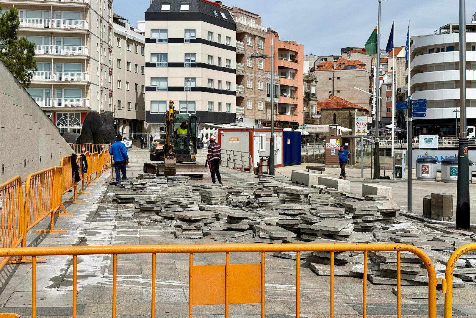 Obras de mellora no vial de acceso ao porto pesqueiro de Sanxenxo