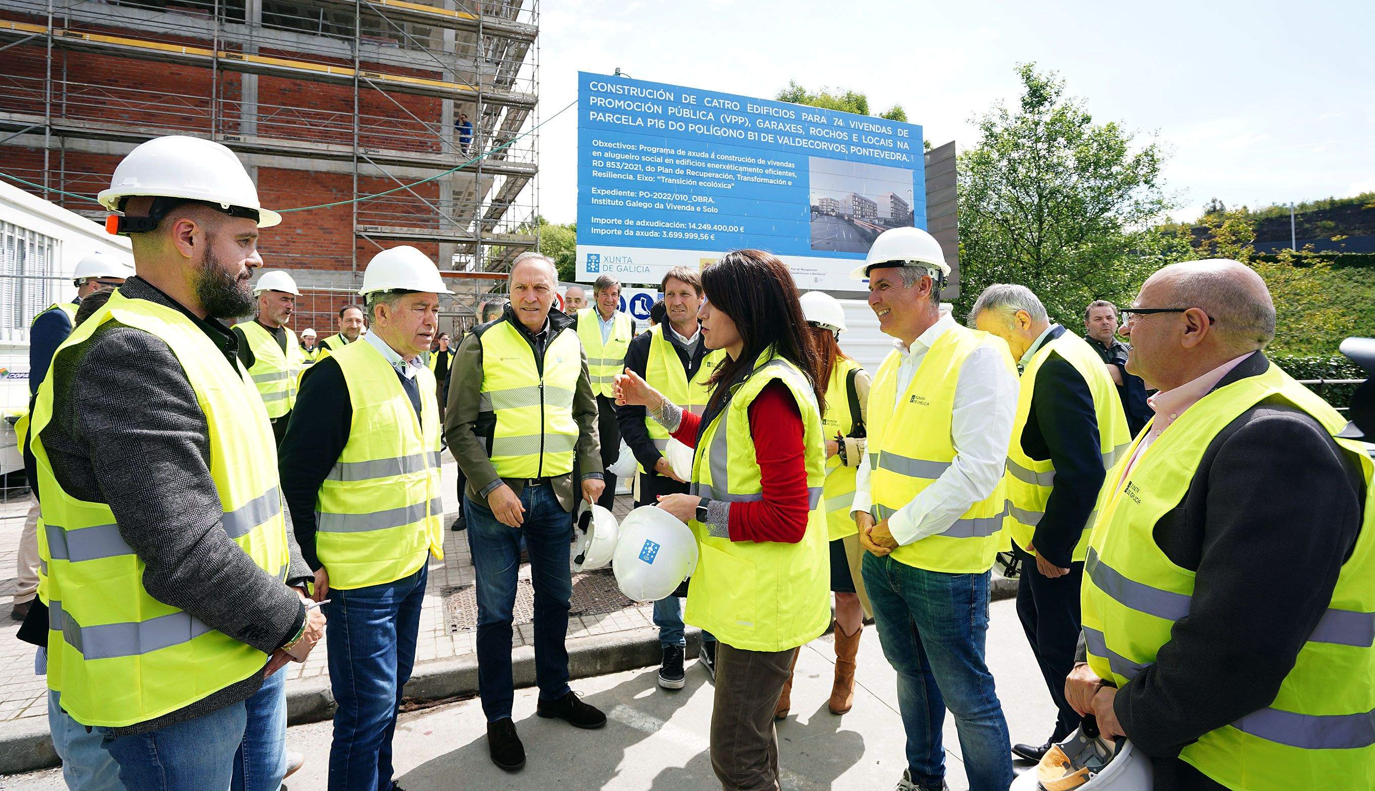 Visita de María Martínez Allegue ás vivendas públicas en construción en Valdecorvos Visita de María Martínez Allegue ás vivendas públicas en construción en Valdecorvos