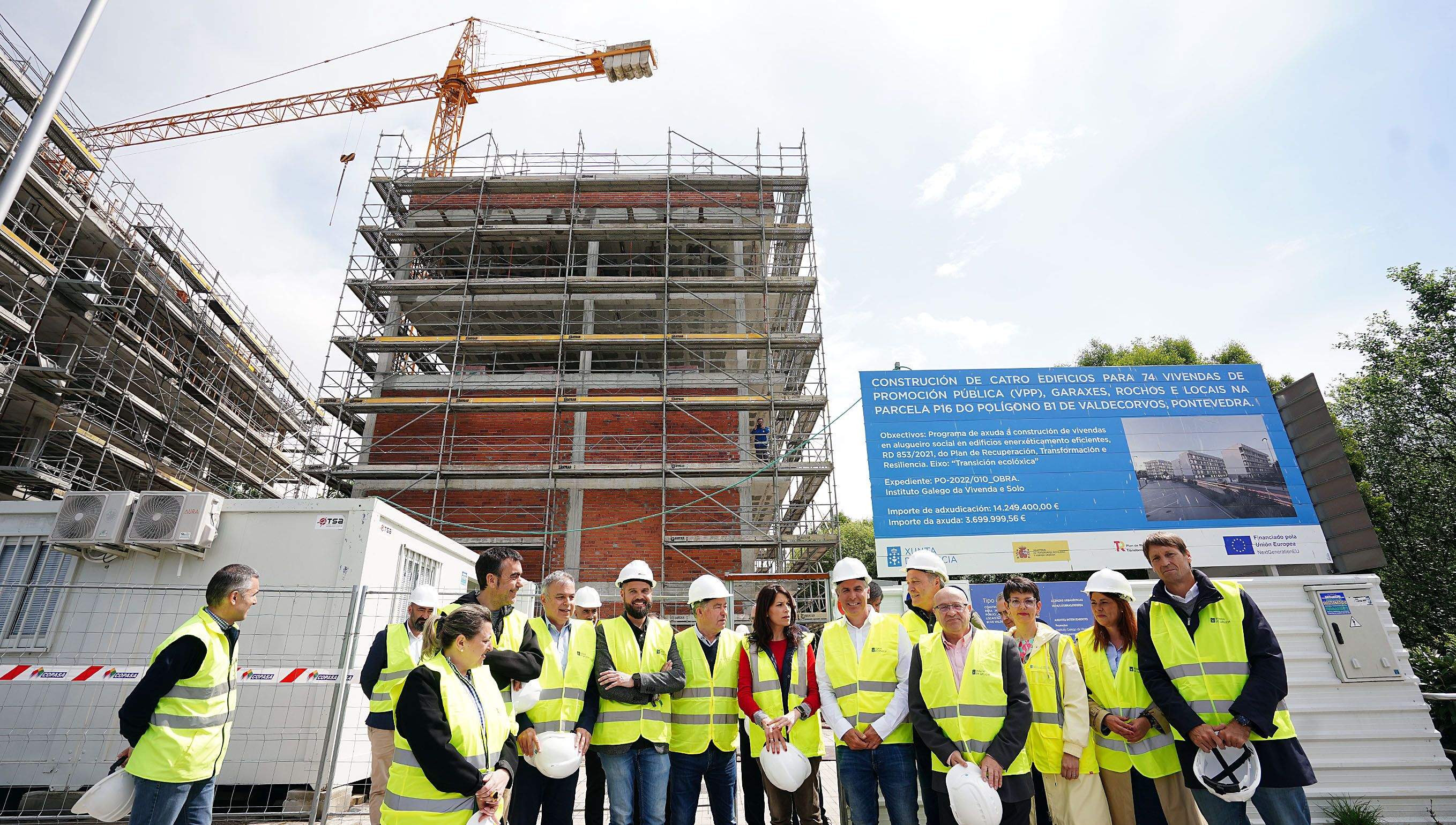 Visita de María Martínez Allegue ás vivendas públicas en construción en Valdecorvos Visita de María Martínez Allegue ás vivendas públicas en construción en Valdecorvos